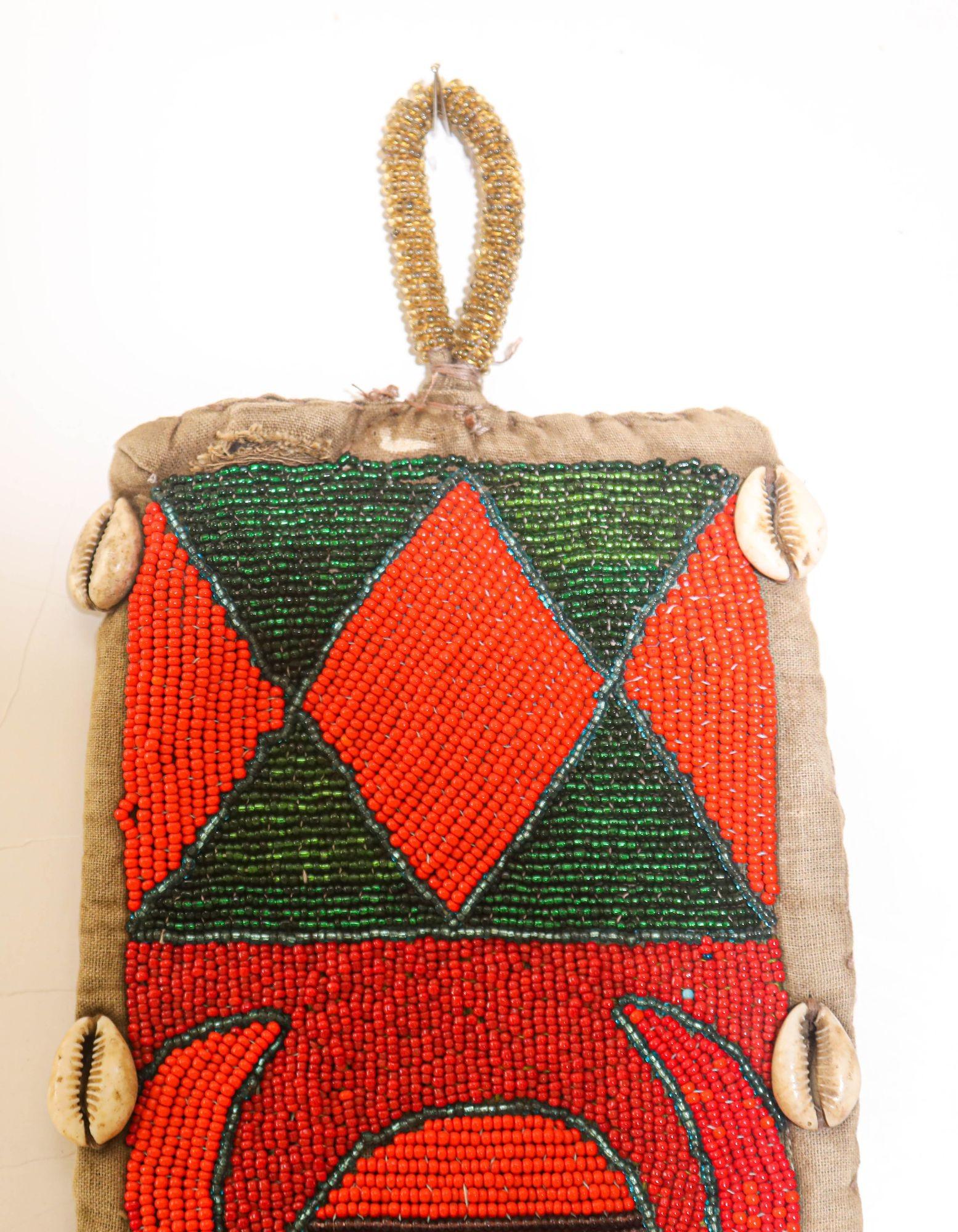 Faja de panel de cuentas rojas de adivino yoruba africano 1950 en venta 3