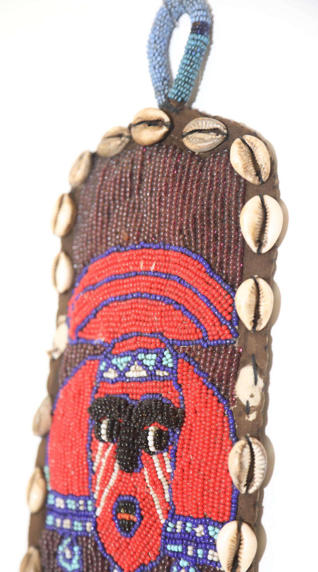 Panneau de ceinture rouge perlé Yoruba Diviner, 1950 en vente 2