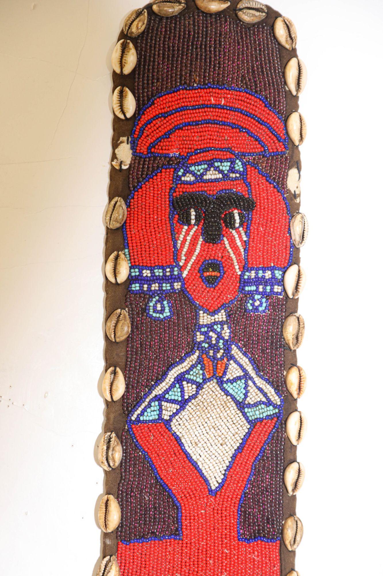 Panneau de ceinture rouge perlé Yoruba Diviner, 1950 Bon état - En vente à North Hollywood, CA