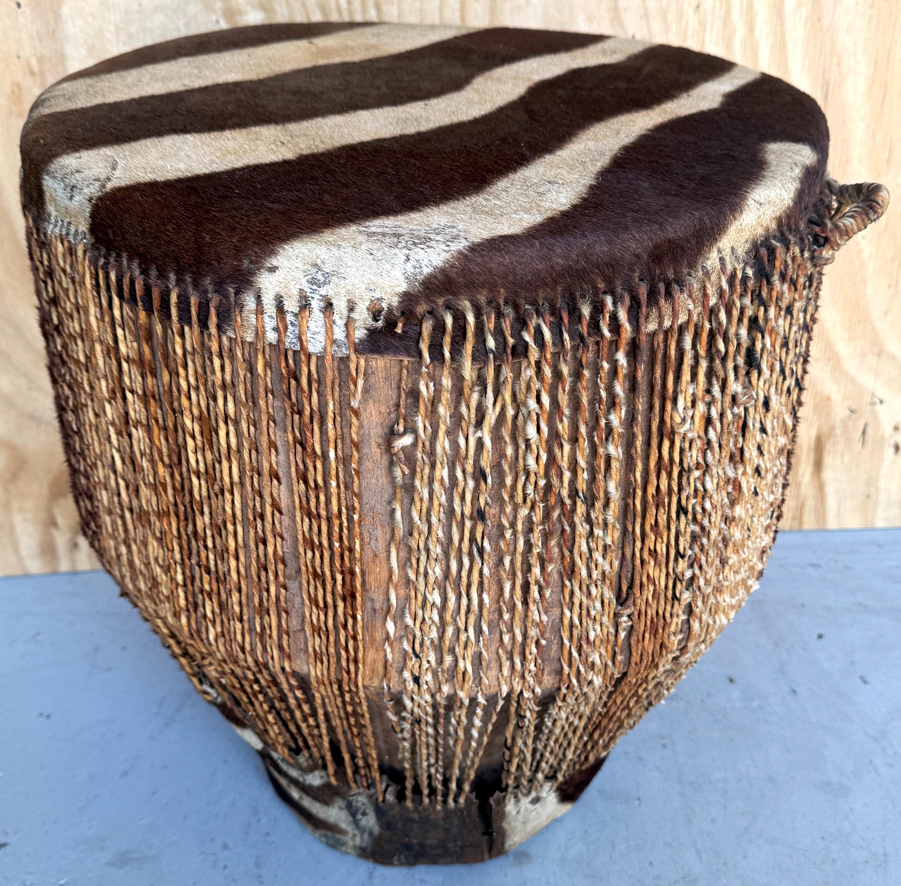 Tambor/Mesa auxiliar de cuero y piel de cebra africana Tejido en venta