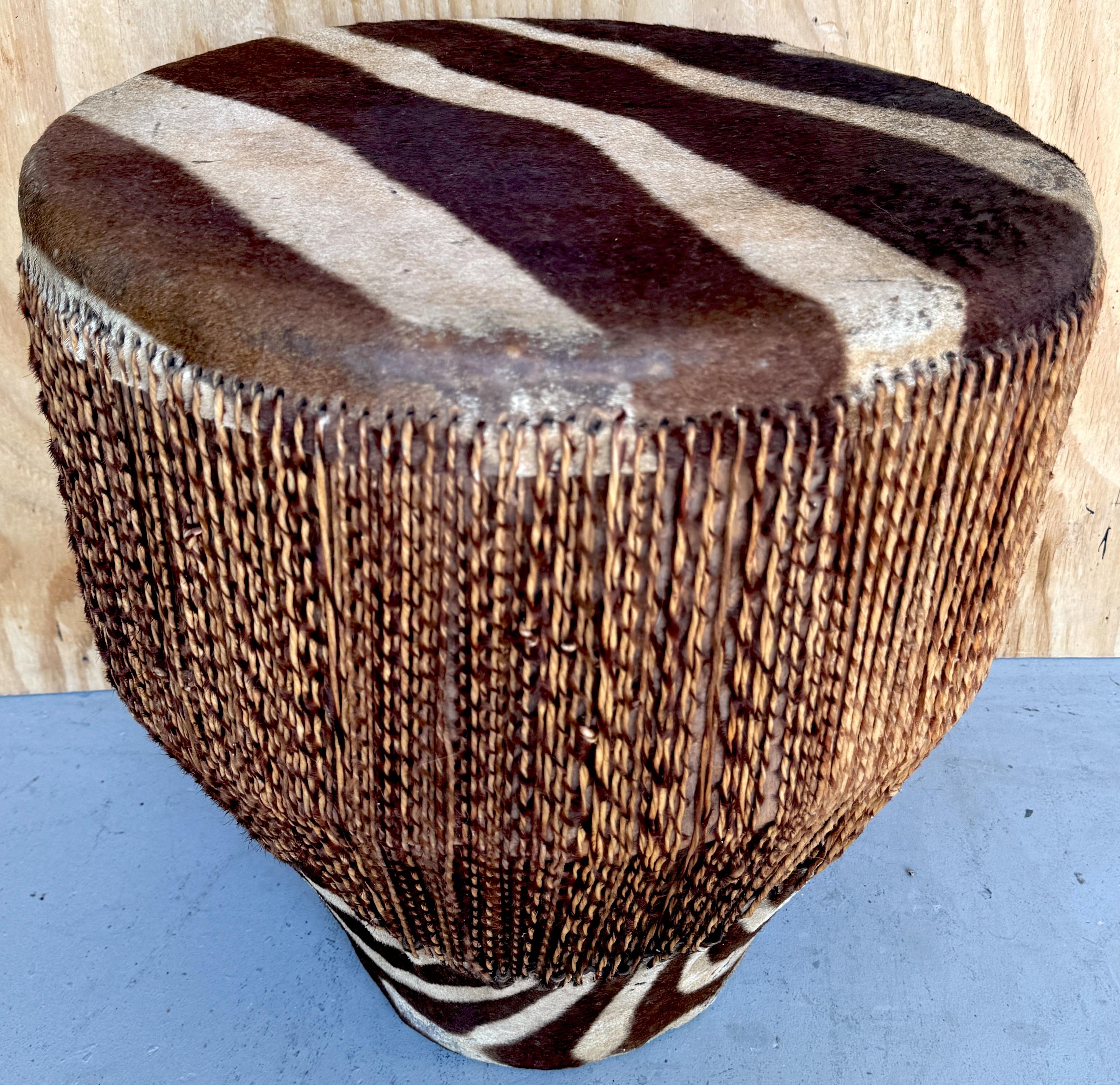 Tambor/Mesa auxiliar de cuero y piel de cebra africana en Bueno estado para la venta en West Palm Beach, FL
