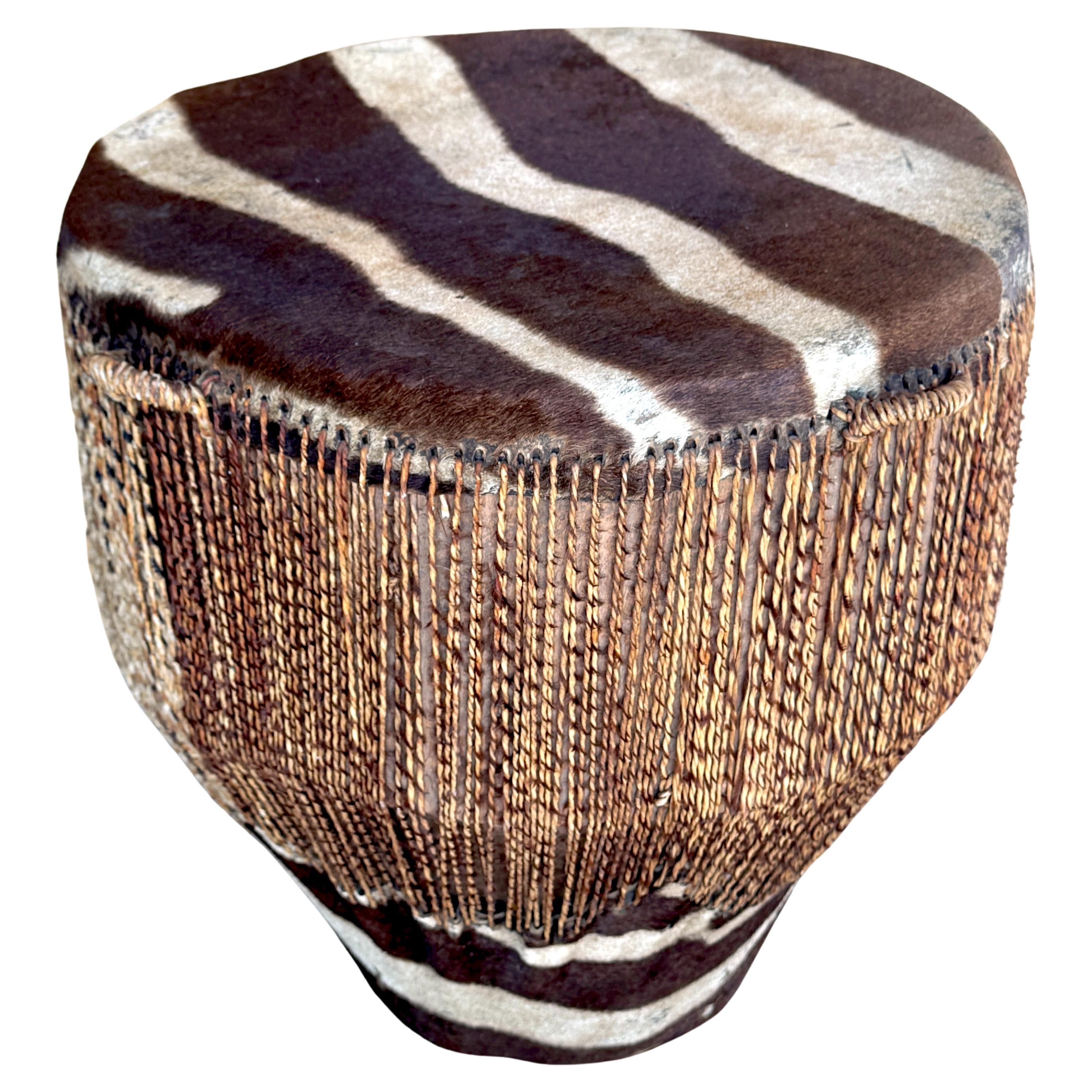 Tambor/Mesa auxiliar de cuero y piel de cebra africana en venta