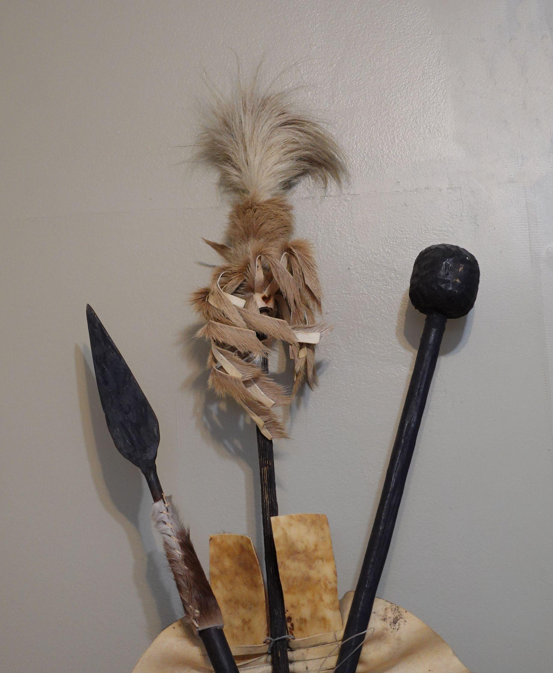 African Zulu Cowhide Shield with Spear and Mallet For Sale 4