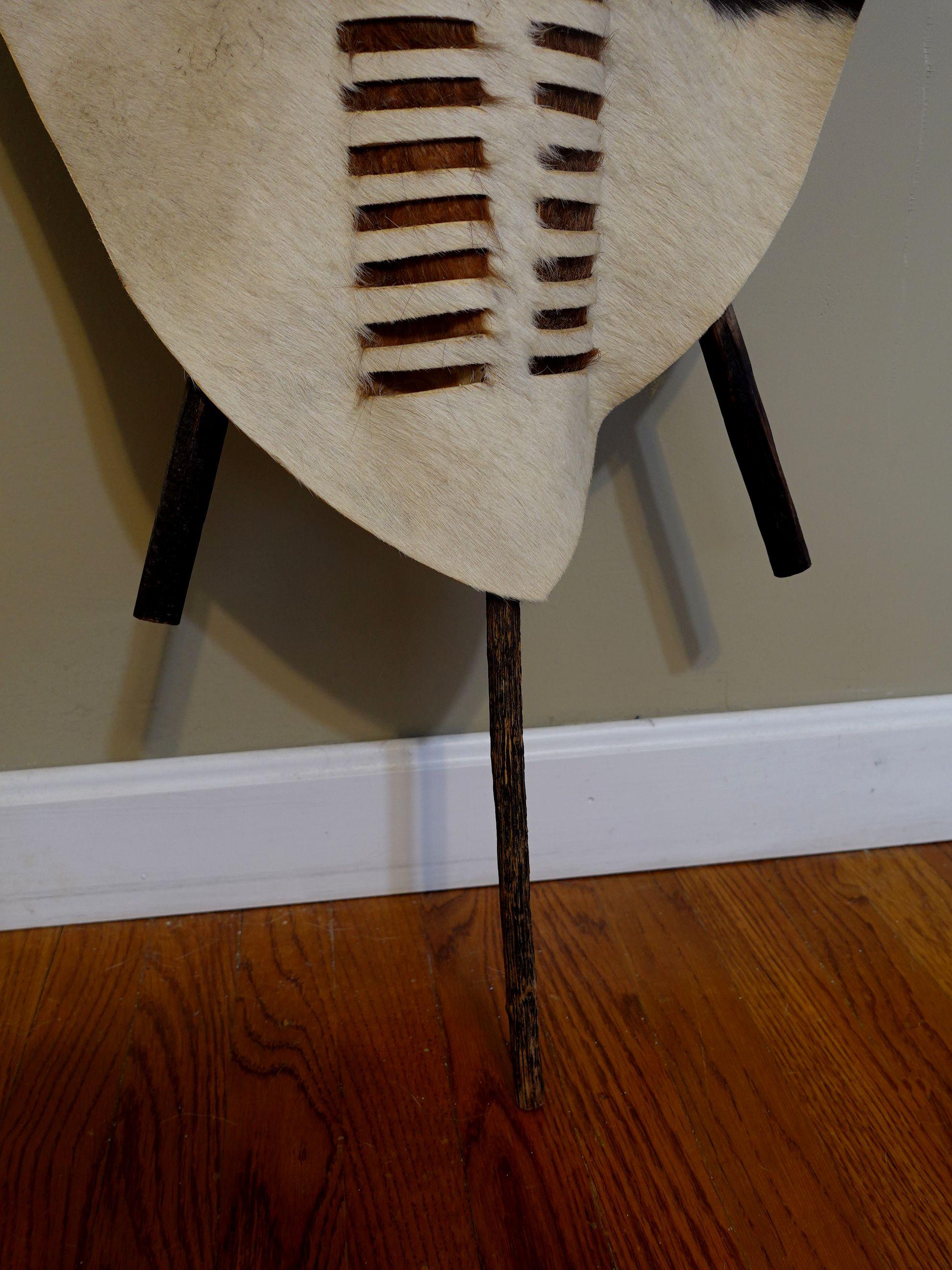 African Zulu Cowhide Shield with Spear and Mallet For Sale 1
