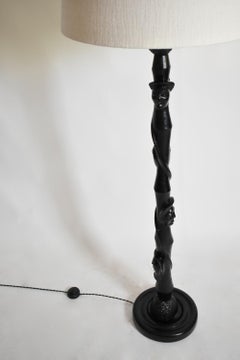 Stehlampe im afrikanischen Stil aus geschwärztem Holz, 1970er Jahre.