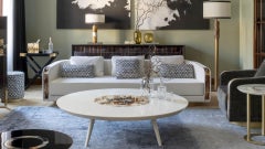 Sofá de tres plazas Afrodite de tela Belsuede, cuerno y madera by Arcahorn