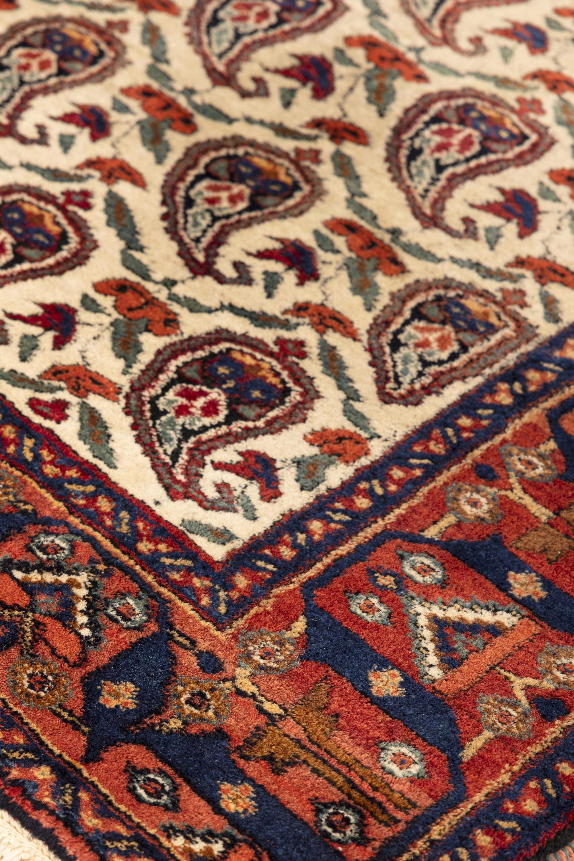 Caucasien Tapis Afshar en ivoire à motifs floraux en vente