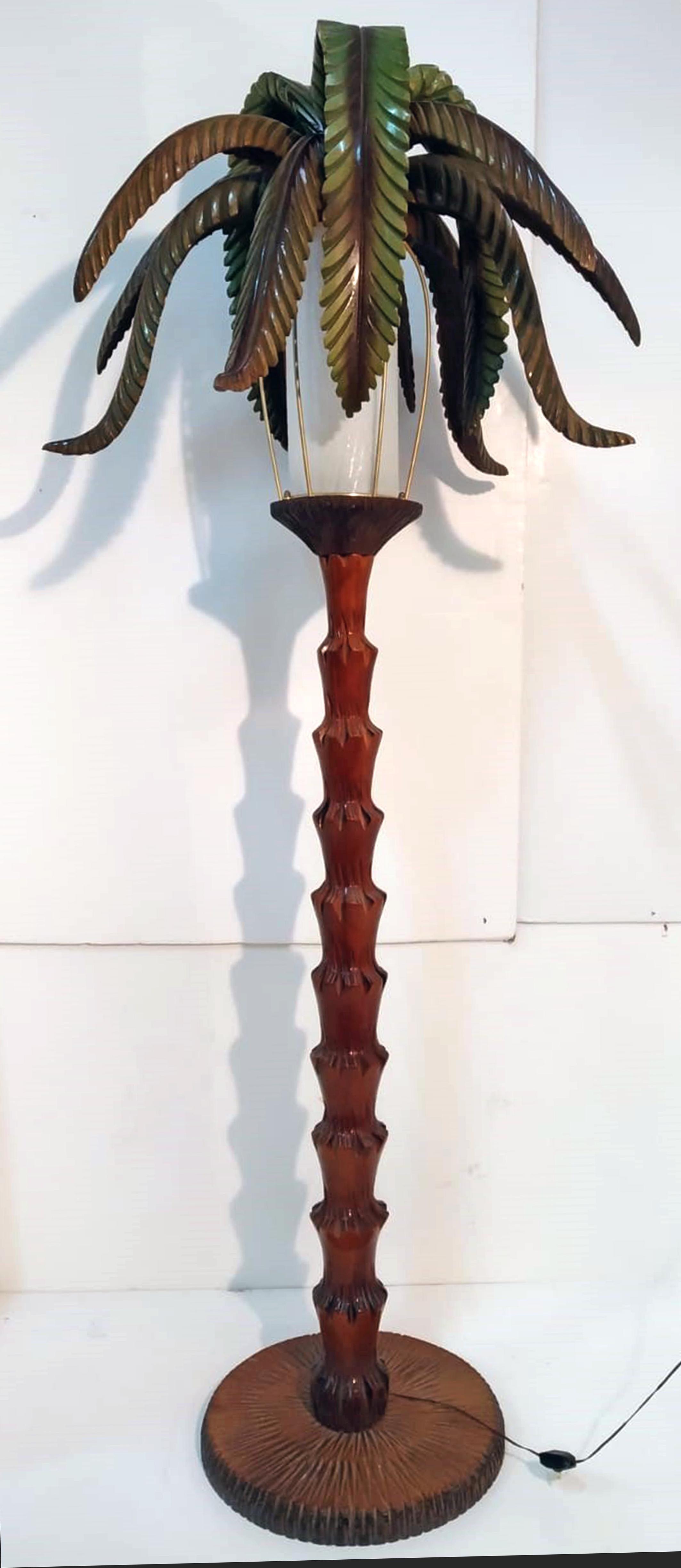 This carved wooden floor lamp reproduces a palm tree illuminated by a parchment lantern with brass structure, it was produced in Italy in the 1950s,
Attributed to the famous Italian design Aldo Tura.

