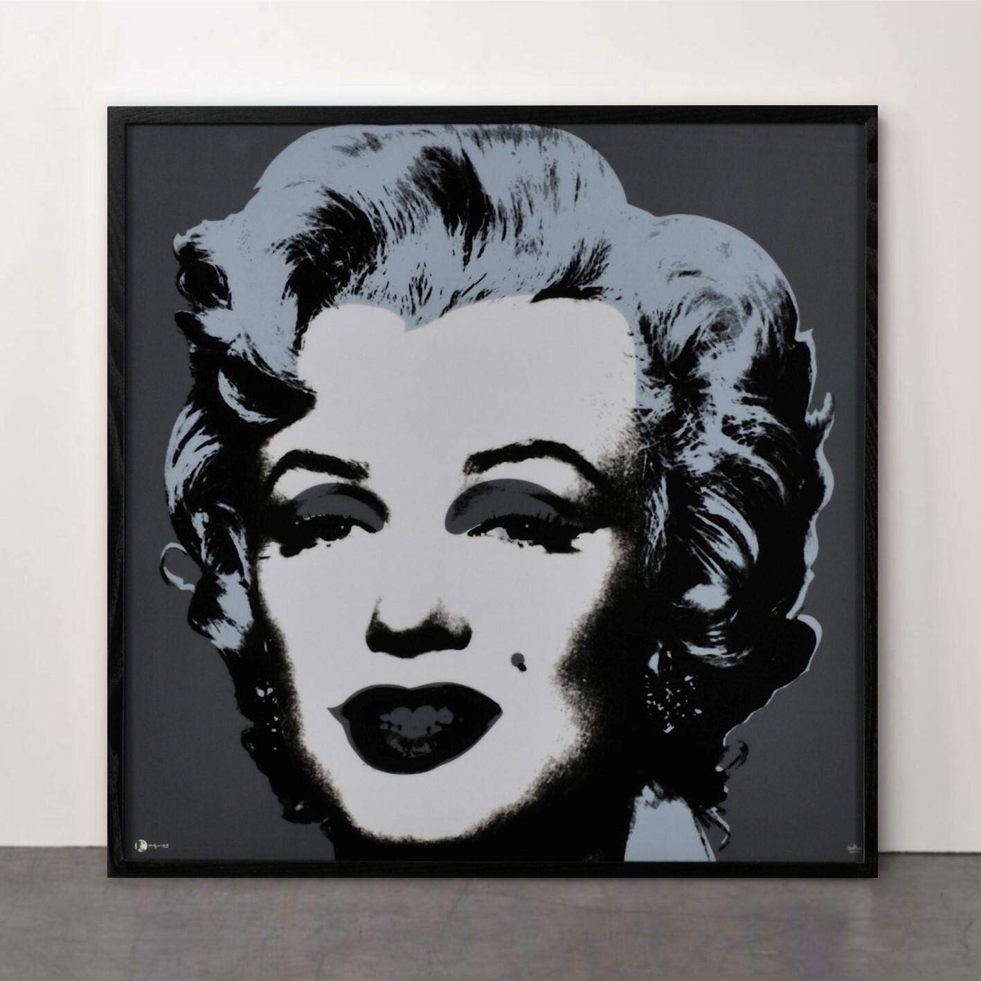 ANDY WARHOL (after)
Marilyn Silver, 2010
Porcelain
Edition of 49
51 x 51 cm (20.1 x 20.1 in.)
Facsimile signature in glaze, numbered on the reverse on label In wooden box, accompanied by Certificate of Authenticity from the Rosenthal Studio in