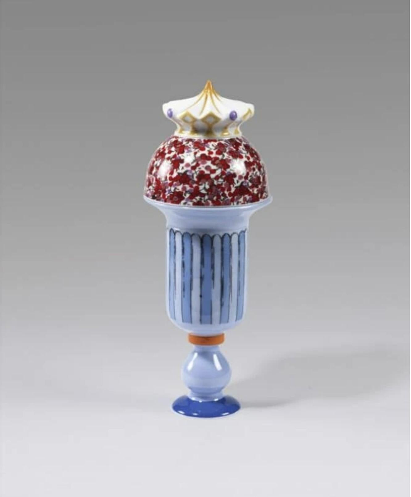 Andy Warhol
So Sweet Sundae
2003
Enamel on porcelain
12 × 33 × 12 cm
(4.7 × 13 × 4.7 in)
Signed in glaze, numbered on the reverse. In wooden box, accompained by certificate from the Rosenthal Studio
Edition 27 of 99
In mint condition


Although best