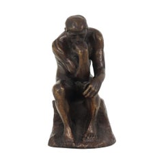 D'après « Le Penseur » d'Auguste Rodin, reproduction en bronze