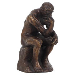 D'après « Le Penseur » d'Auguste Rodin, reproduction en bronze