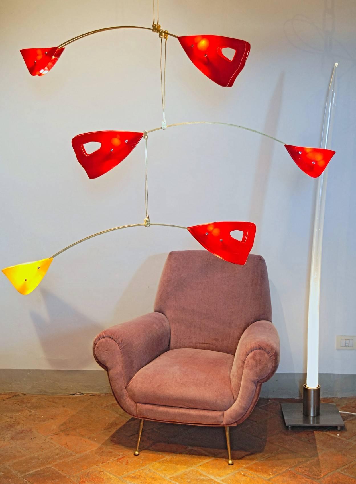 CINETICO Lampadario mobile in ottone e vetro di Murano Elementi in vetro rosso e giallo in vendita 5