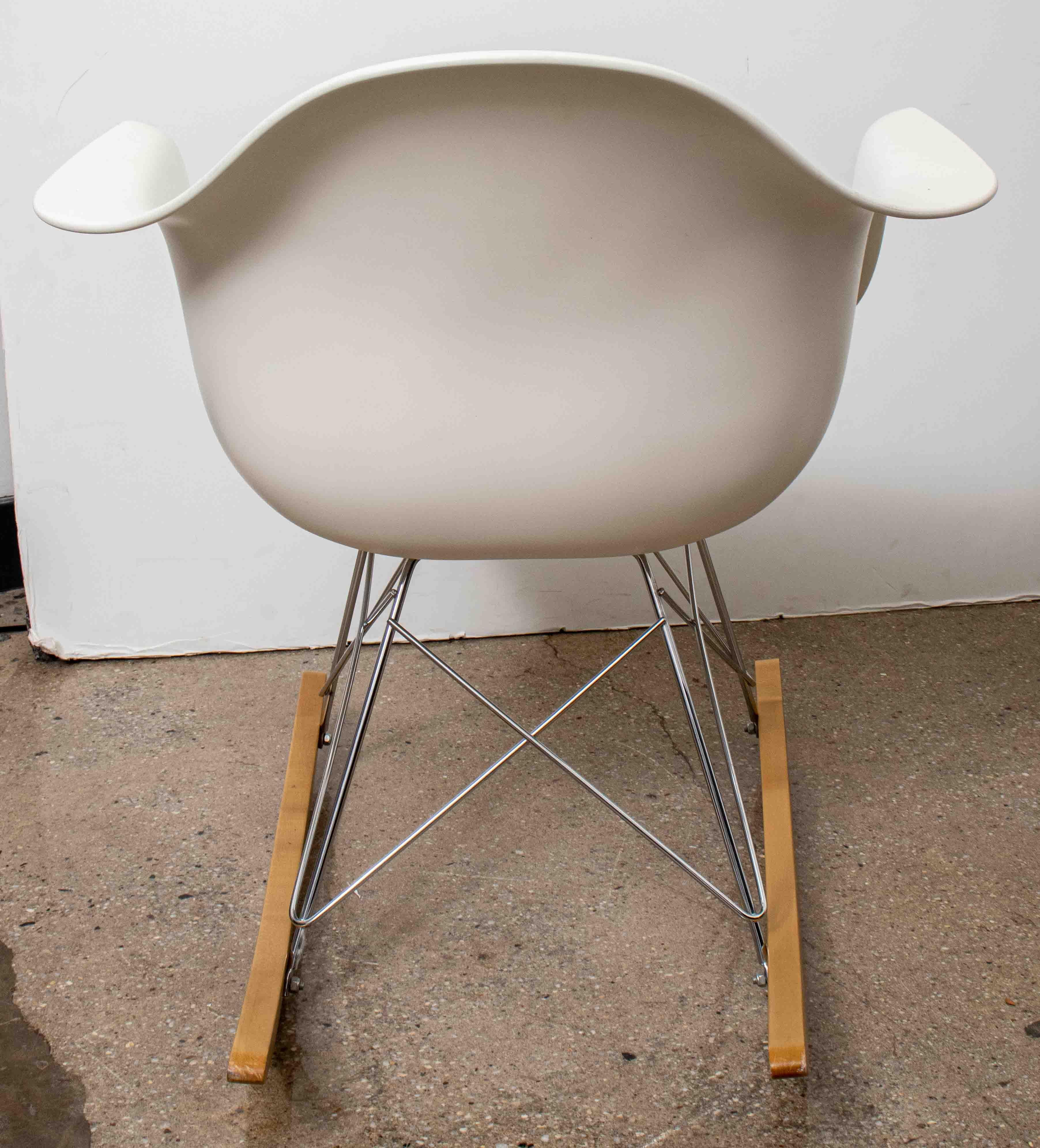 After Charles & Ray Eames RAR Rocker Chair In Good Condition In New York, NY