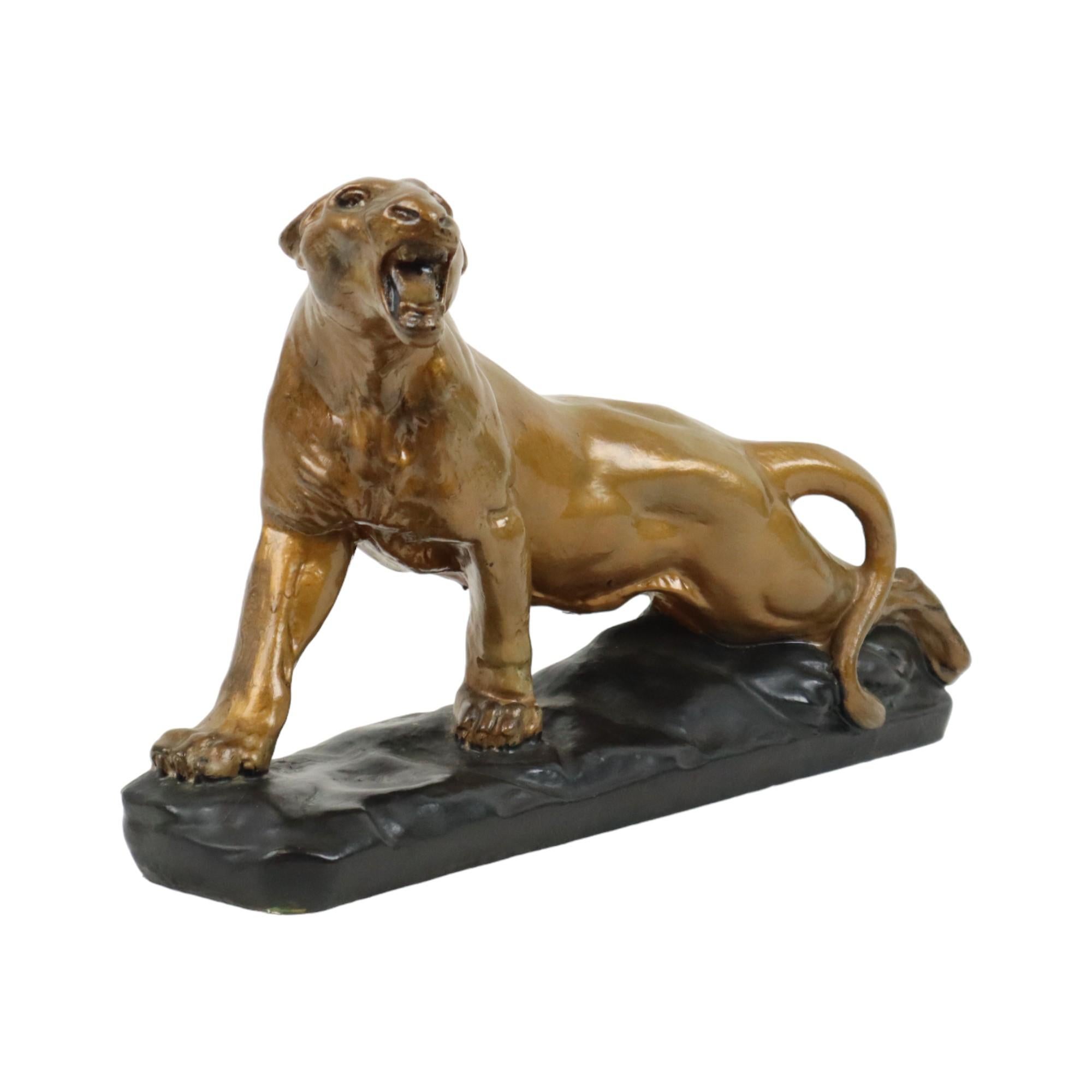 D'après Charles Valton Image Lionne blessée Bronze Patina Plâtre en vente 3