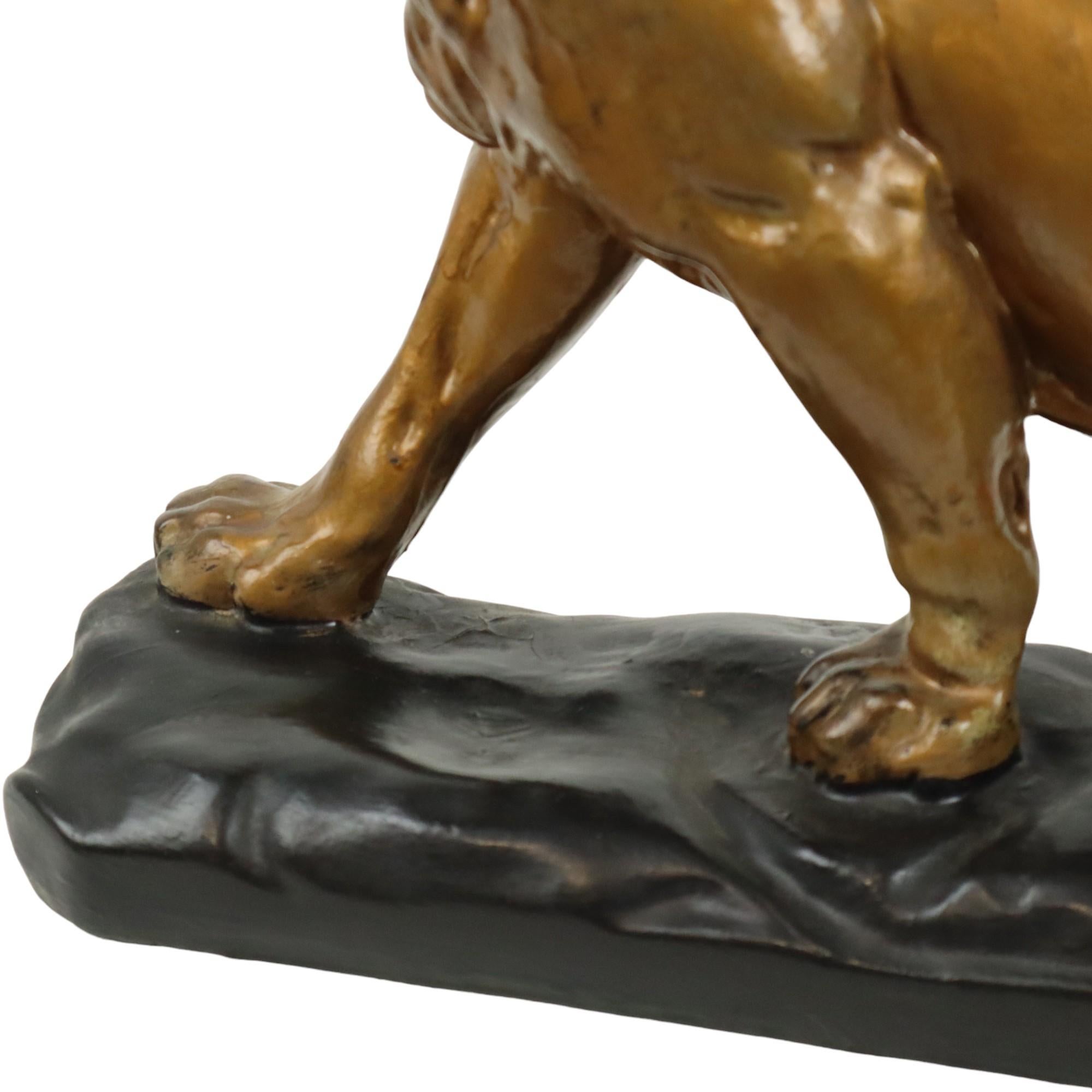 Art nouveau D'après Charles Valton Image Lionne blessée Bronze Patina Plâtre en vente