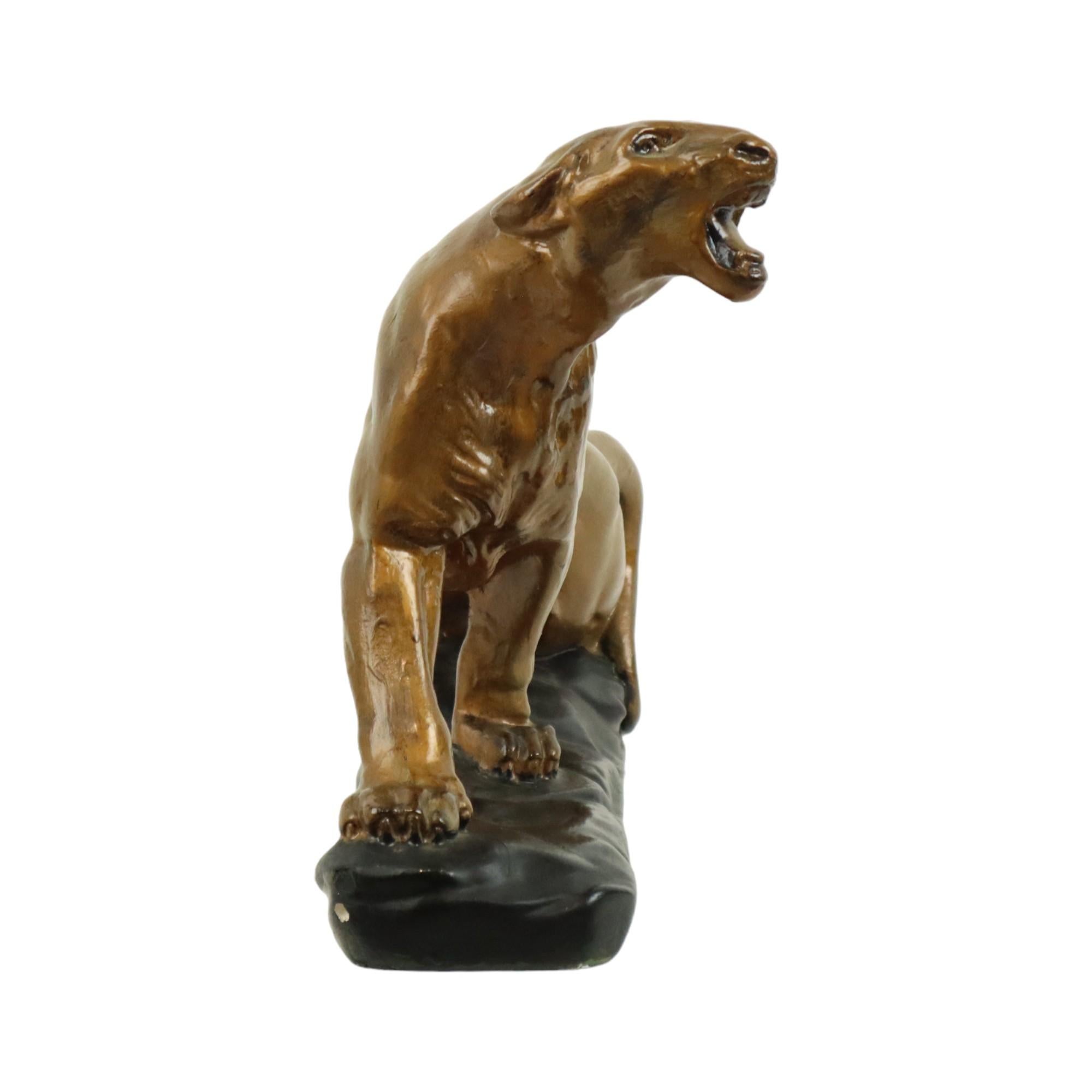 D'après Charles Valton Image Lionne blessée Bronze Patina Plâtre en vente 2