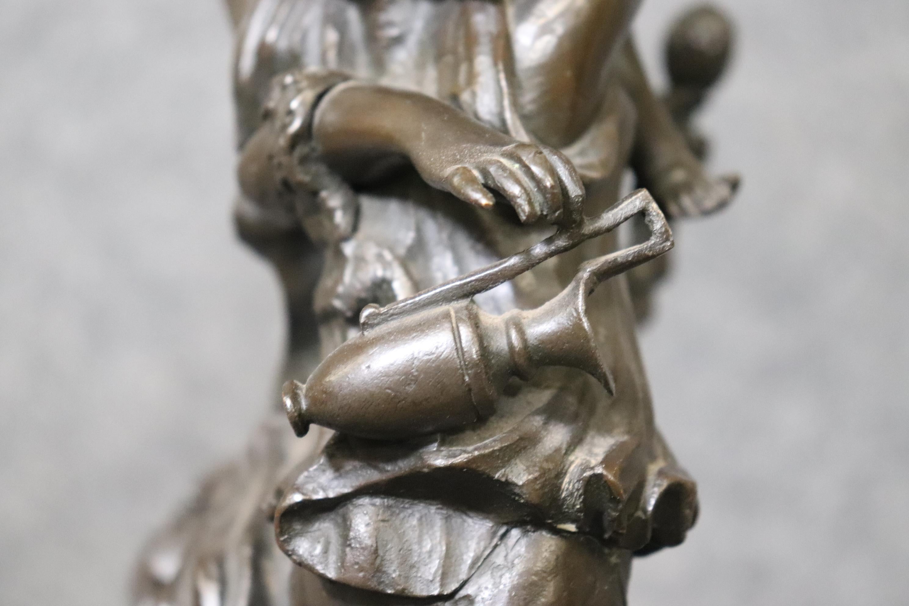 Sculpture en bronze signée de Clodion intitulée « Bacchae and Cupidon ».  en vente 3
