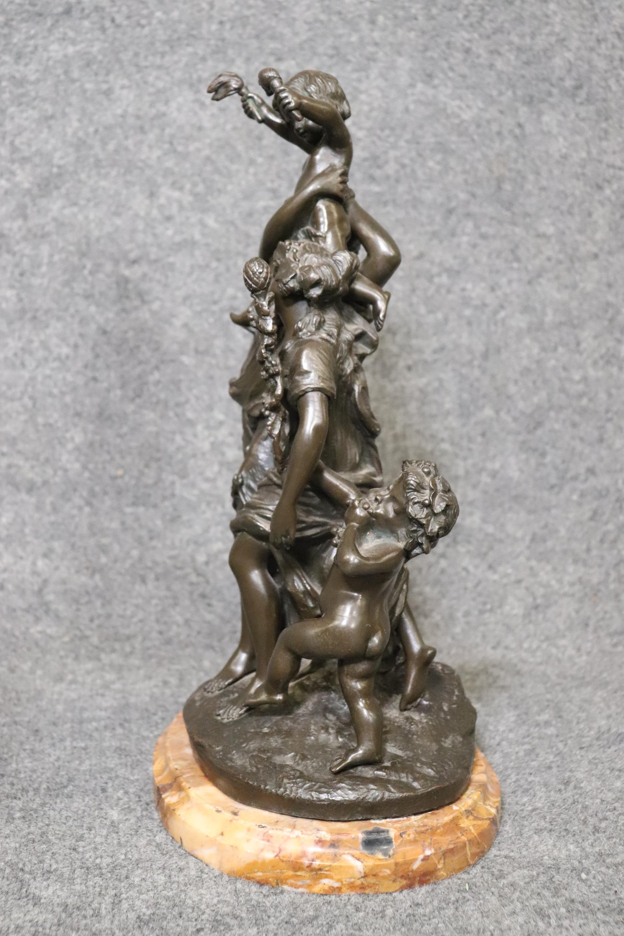 Français Sculpture en bronze signée de Clodion intitulée « Bacchae and Cupidon ».  en vente