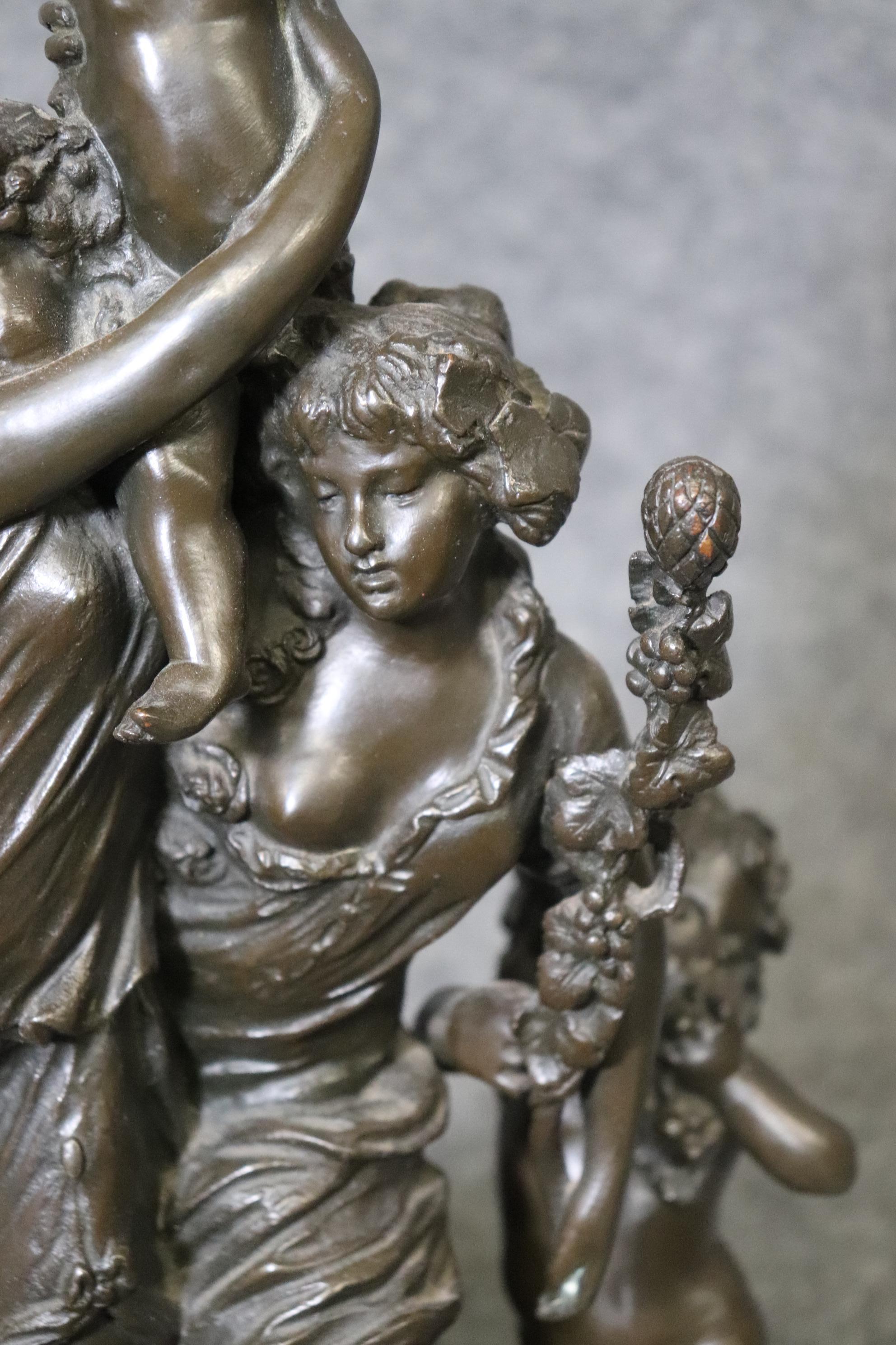 Sculpture en bronze signée de Clodion intitulée « Bacchae and Cupidon ».  Bon état - En vente à Swedesboro, NJ