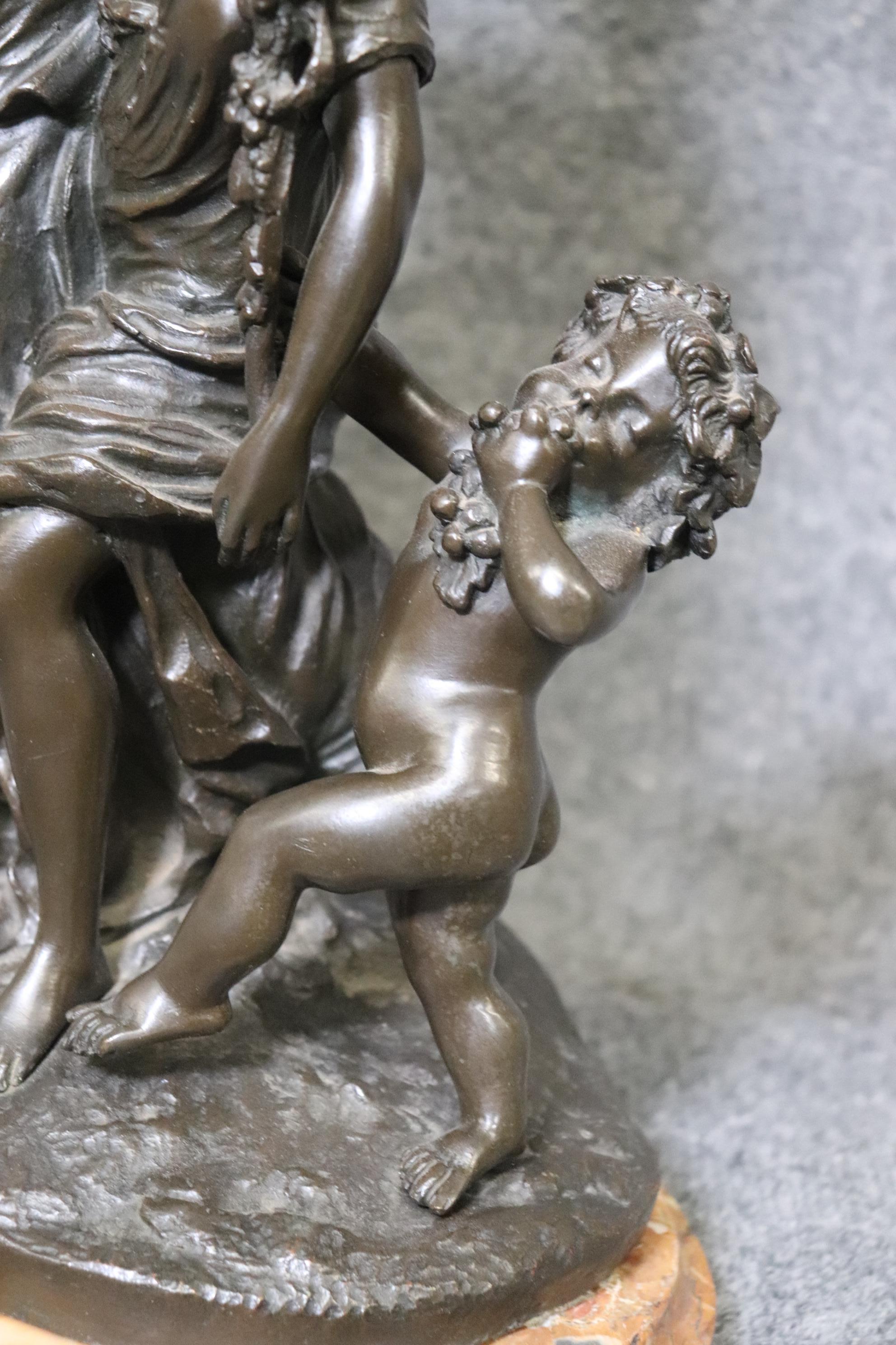 20ième siècle Sculpture en bronze signée de Clodion intitulée « Bacchae and Cupidon ».  en vente