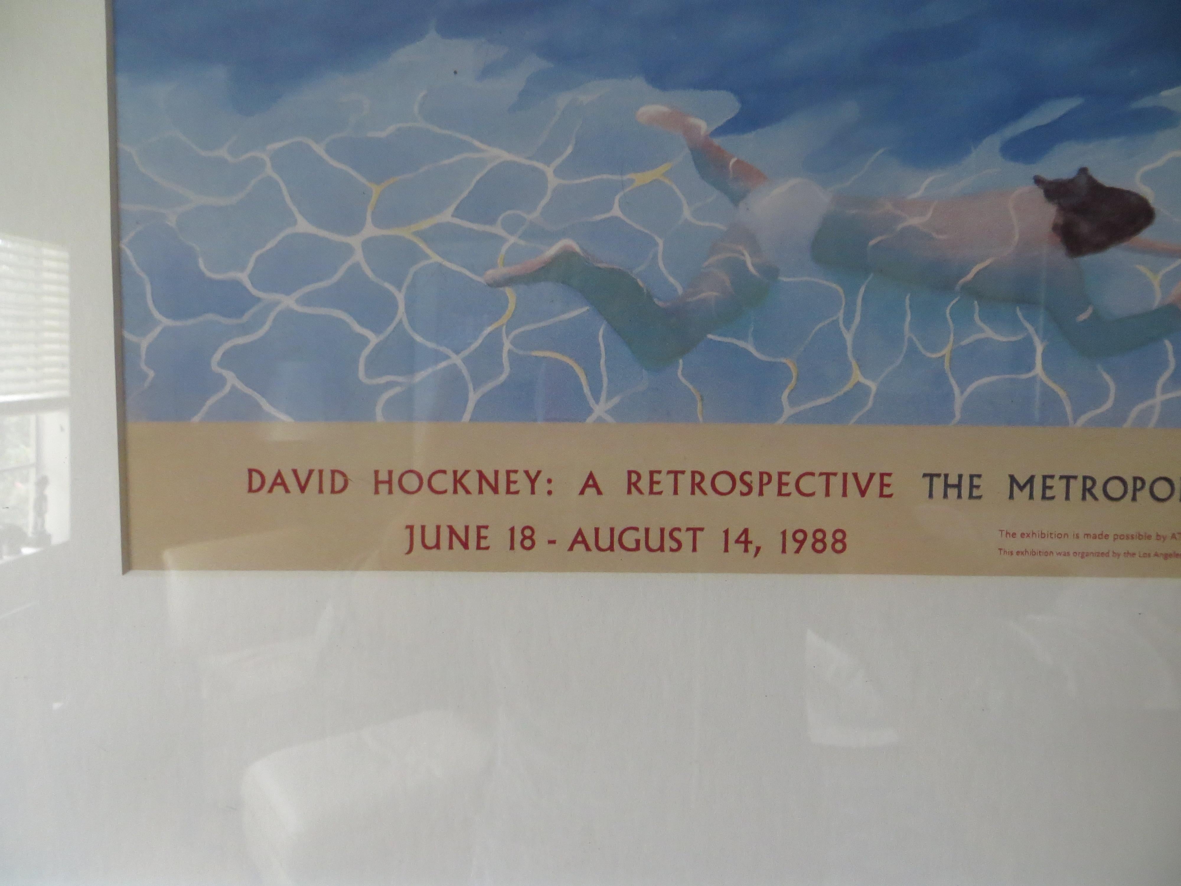 David Hockney, una retrospectiva, Museo Metropolitano de Arte, Los Ángeles 1988.
Póster impreso, enmarcado con un marco blanco personalizado y un paspartú blanco.
El tamaño está enmarcado
.
David Hockney ( B. 1937 ) es un pintor, dibujante,