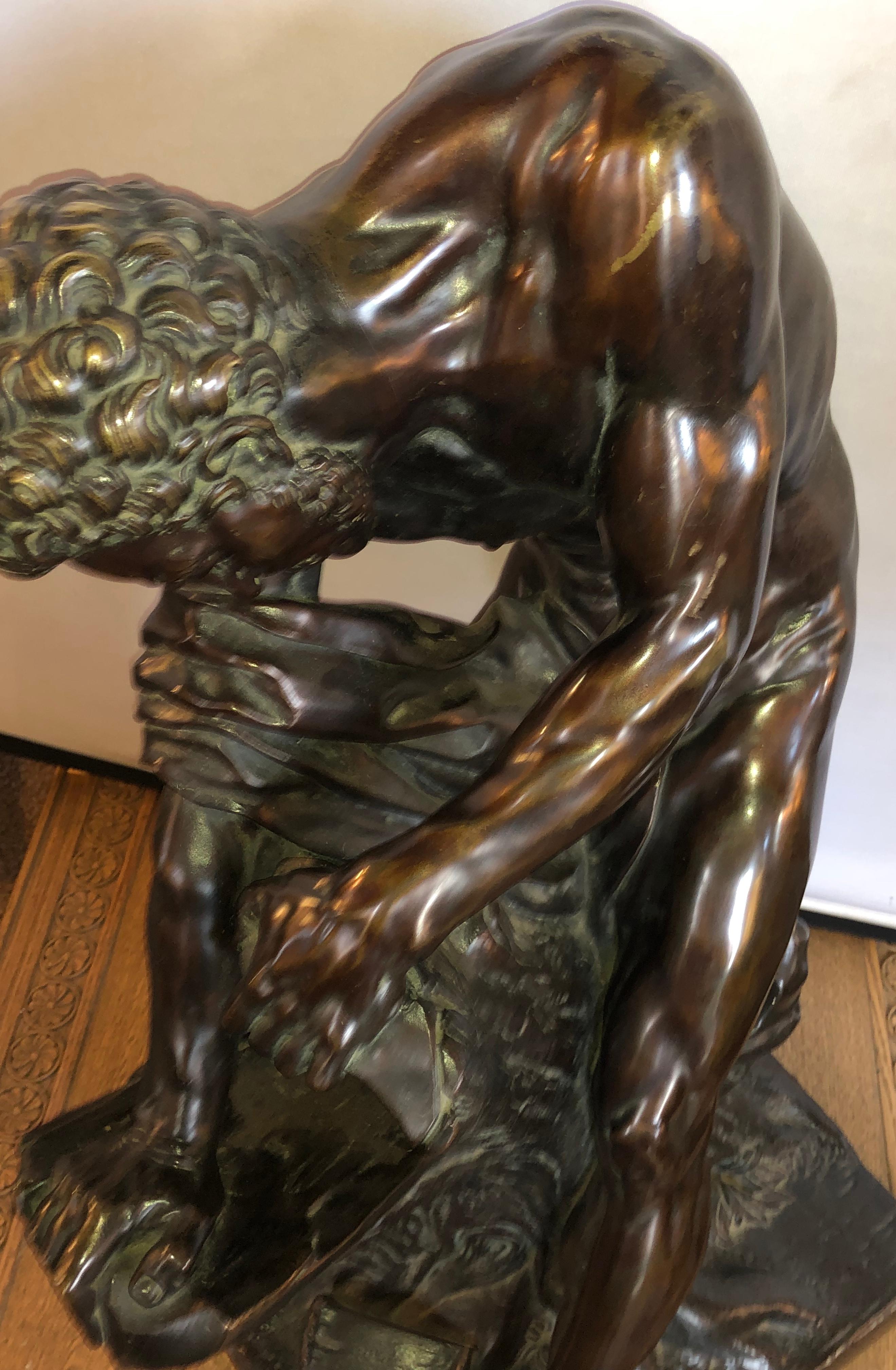 Große Bronzefigur von Milo De Croton aus dem 19. Jahrhundert, nach Edme Dumont 4