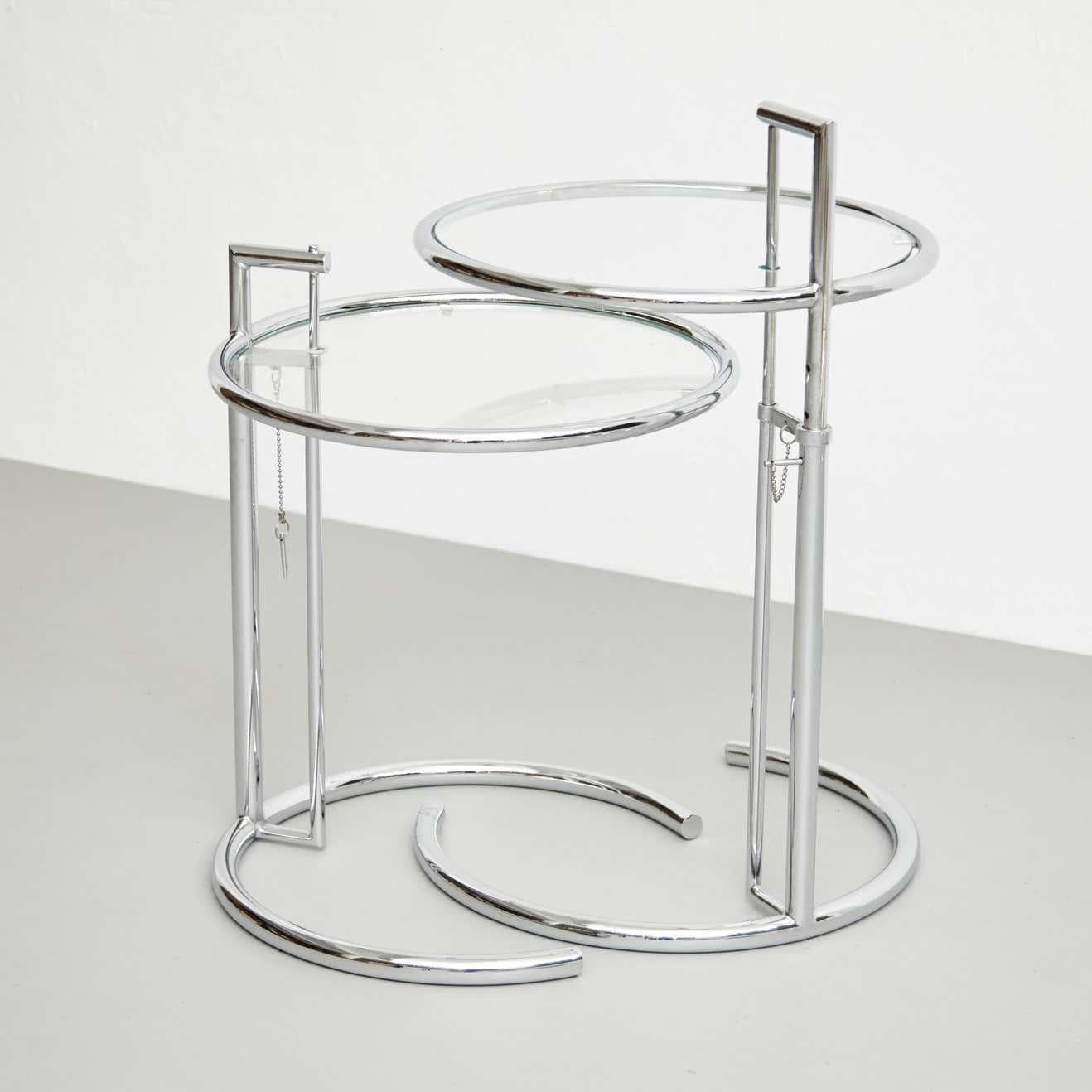 After Eileen Gray Pair of E1027 Side Tables, Glass and Tubular Steel, circa 1970 In Good Condition In Barcelona, Barcelona
