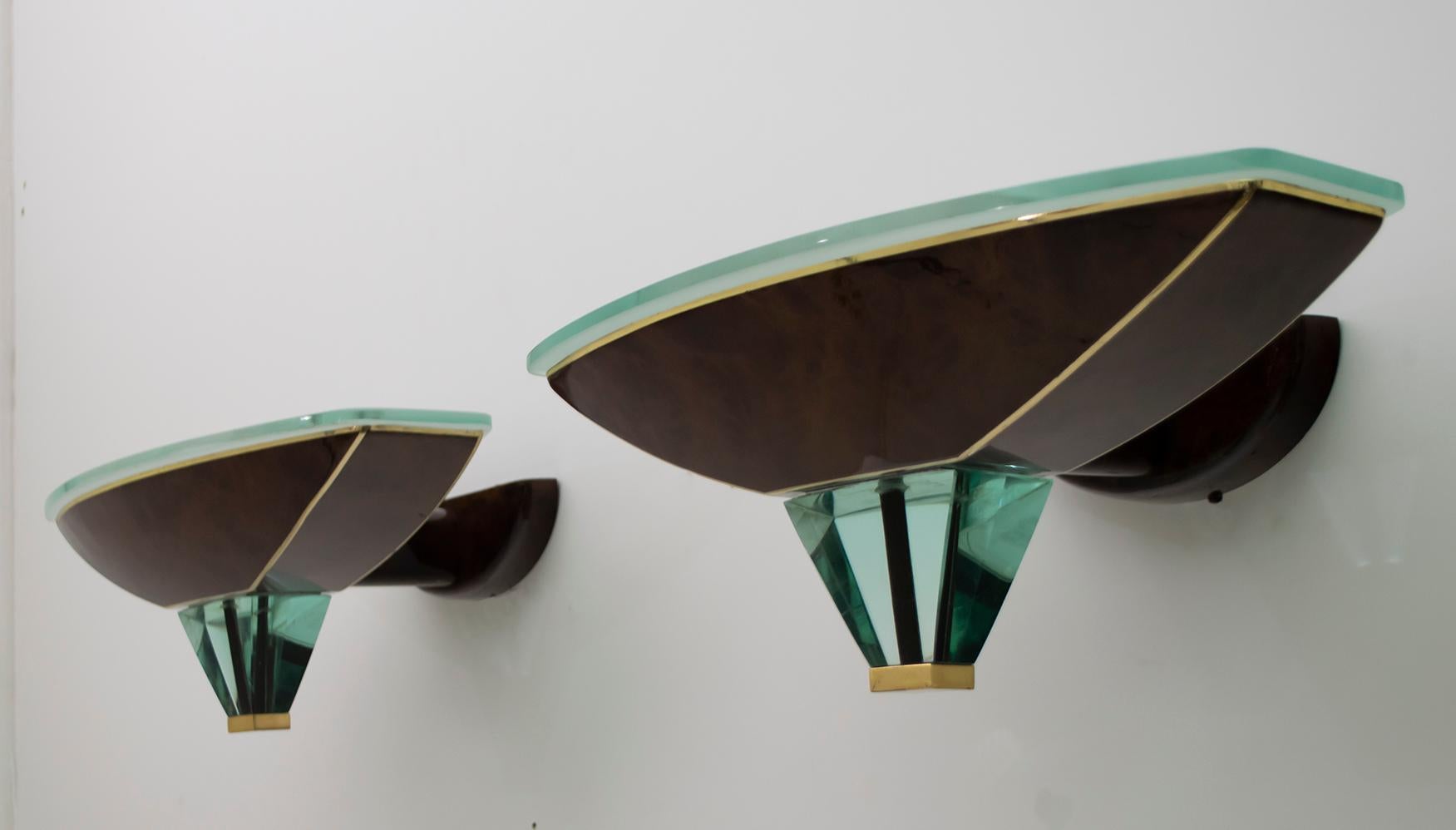 After Fontana Arte Pair of Modern Italian Glass and Brass Sconces, 1980s In Good Condition For Sale In Puglia, Puglia