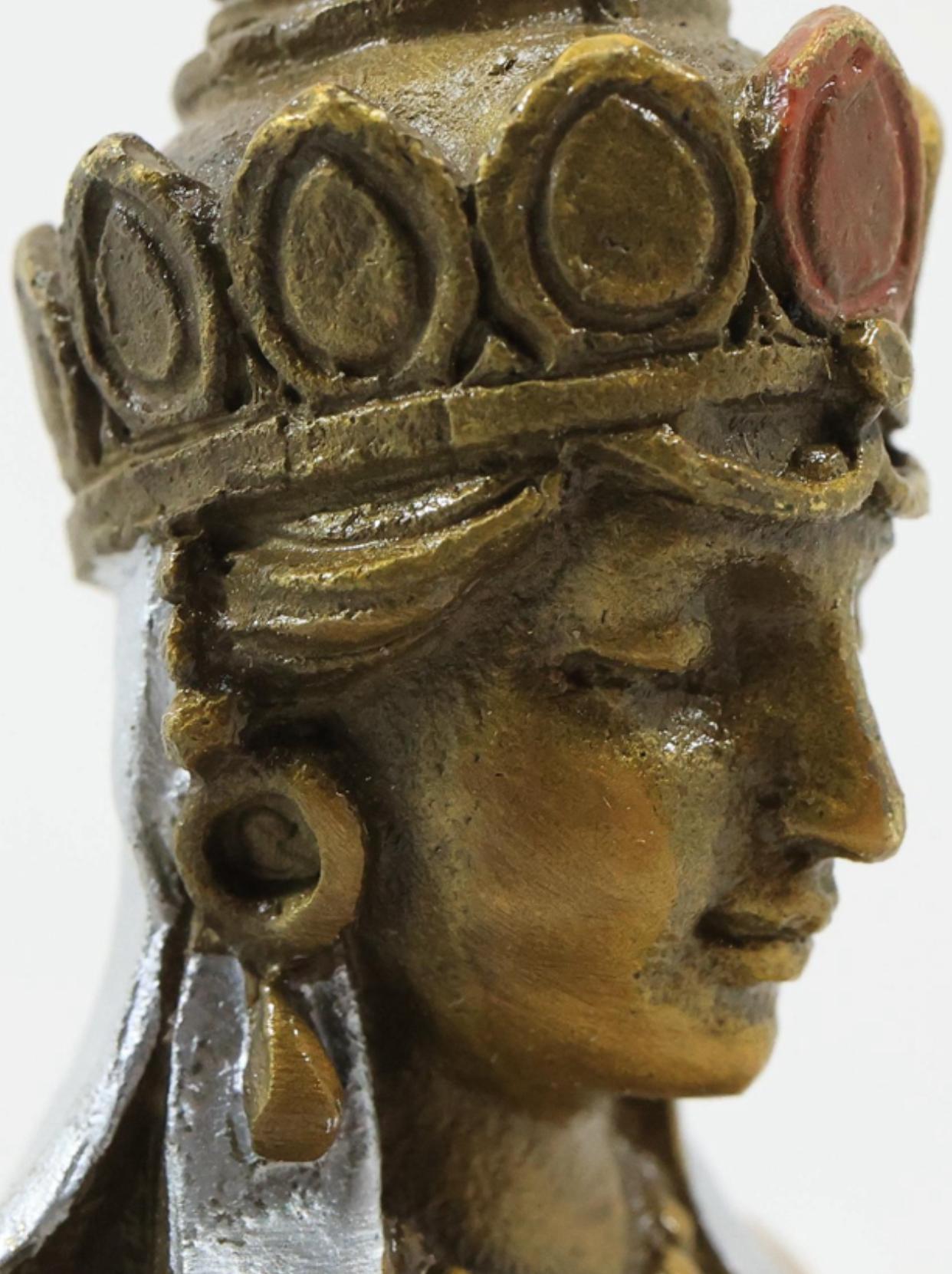 Nach Franz Bergman, Bronze-Buddha-Etui aus Bronze, das sich öffnen lässt, um die nackte Göttin auszustellen im Angebot 11