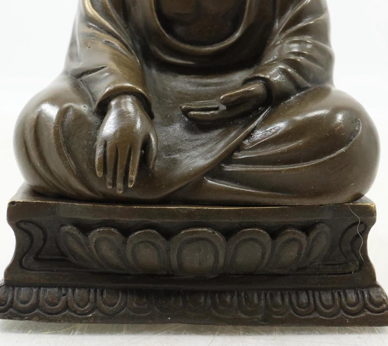 Nach Franz Bergman, Bronze-Buddha-Etui aus Bronze, das sich öffnen lässt, um die nackte Göttin auszustellen (20. Jahrhundert) im Angebot