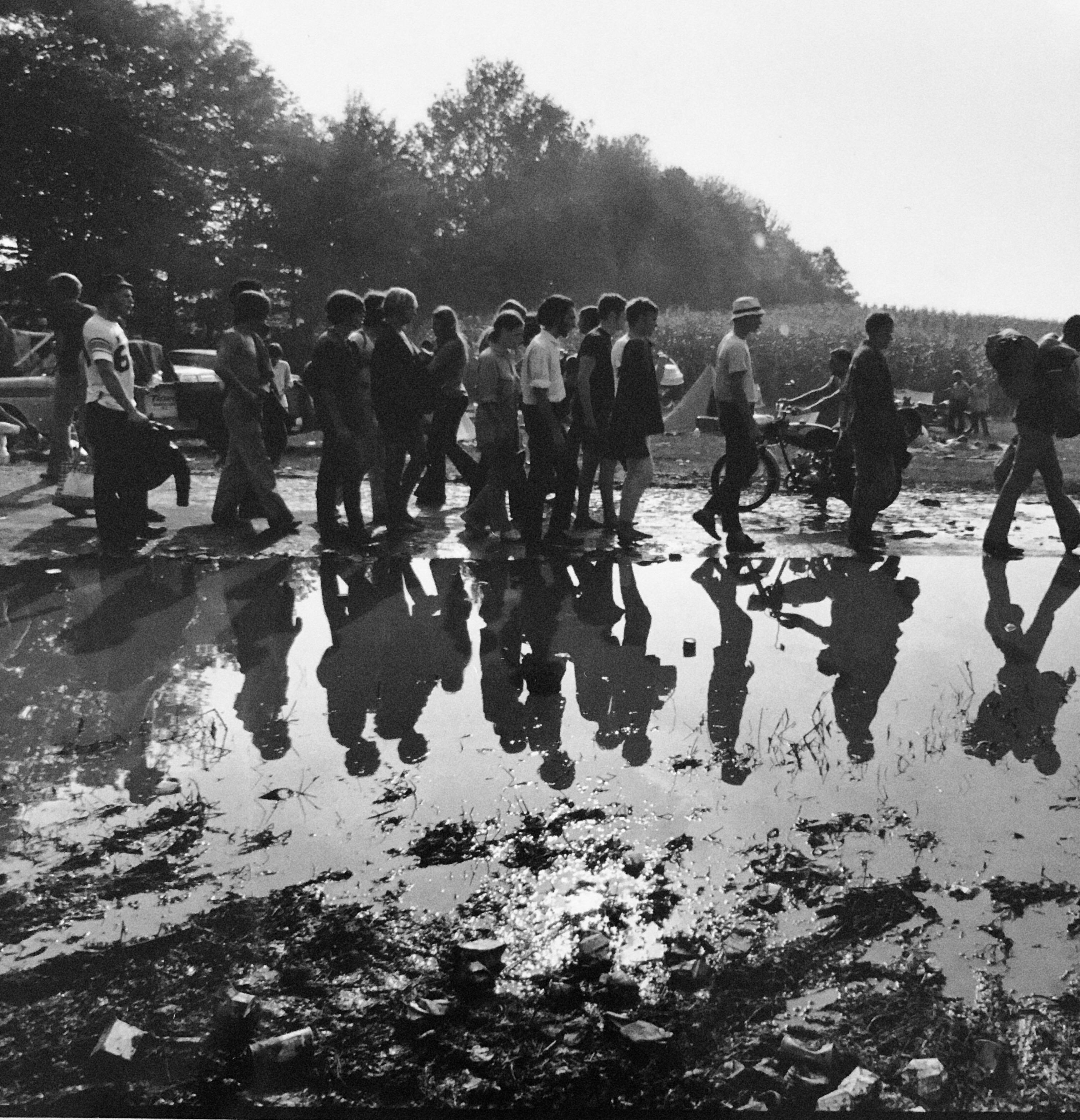 Original Fred Mcdarrah Press Photograph 1960er Woodstock Music Festival Foto, Original (Schwarz), Black and White Photograph, von (after) Fred Mcdarrah