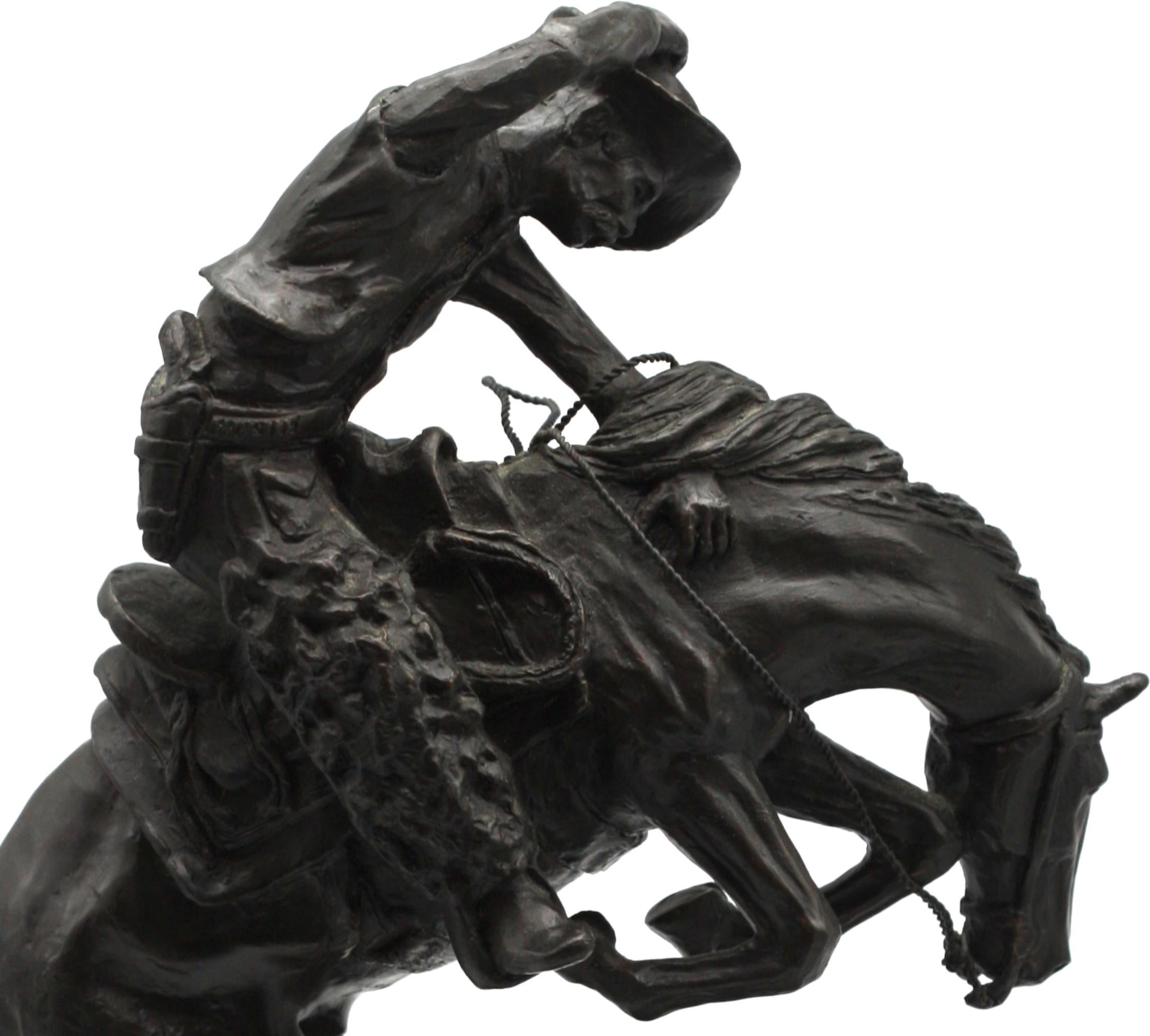 
Dopo, Frederic Remington, (americano, 1861-1909)
Rattlesnak, base incisa, bronzo patinato, su una base ovale in marmo verde, con placca del titolo.
14,75 per 9,5 per 7 pollici.
Rapporto sulle condizioni
Buone condizioni.

