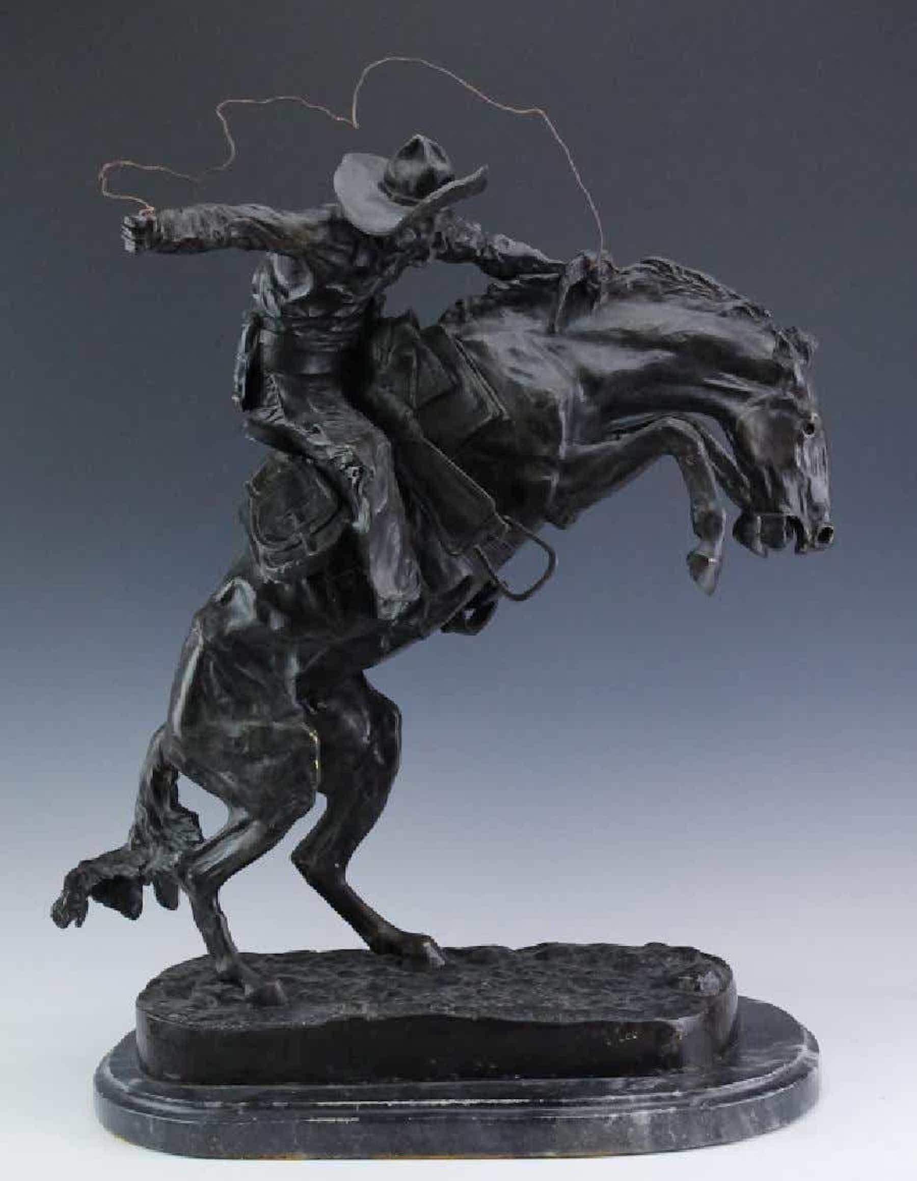 The Bronco Buster, after Frederic Remington (1861 - 1909) American.
A beautiful well executed late 20th century posthumous casting done in the same size, materials and techniques of the original.
Raised on an oval black marble base.
Signed on base