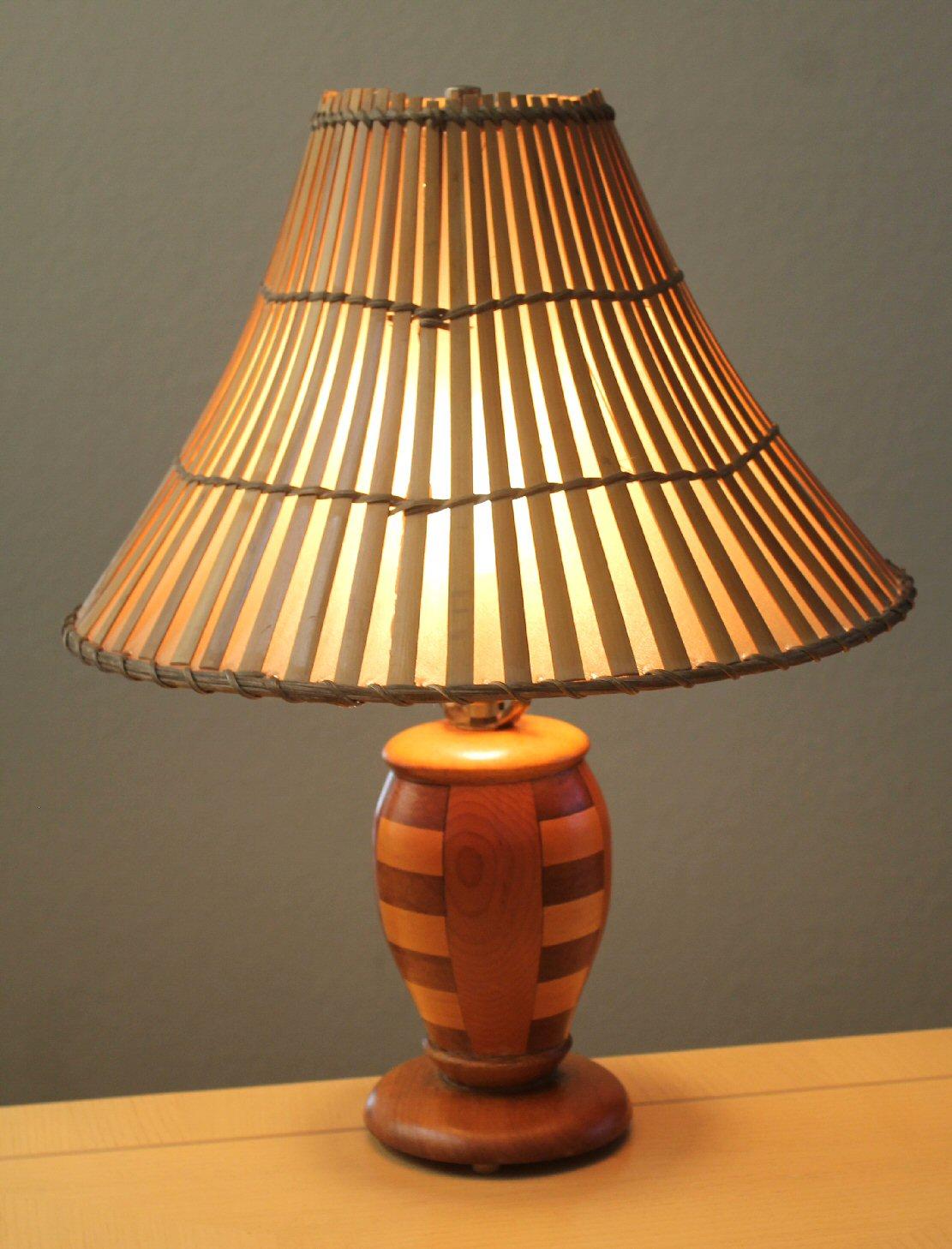 Splendido
Bambù e parquet!
Lampada da tavolo

Circa  1960s-1970s

Dimensioni:  20
