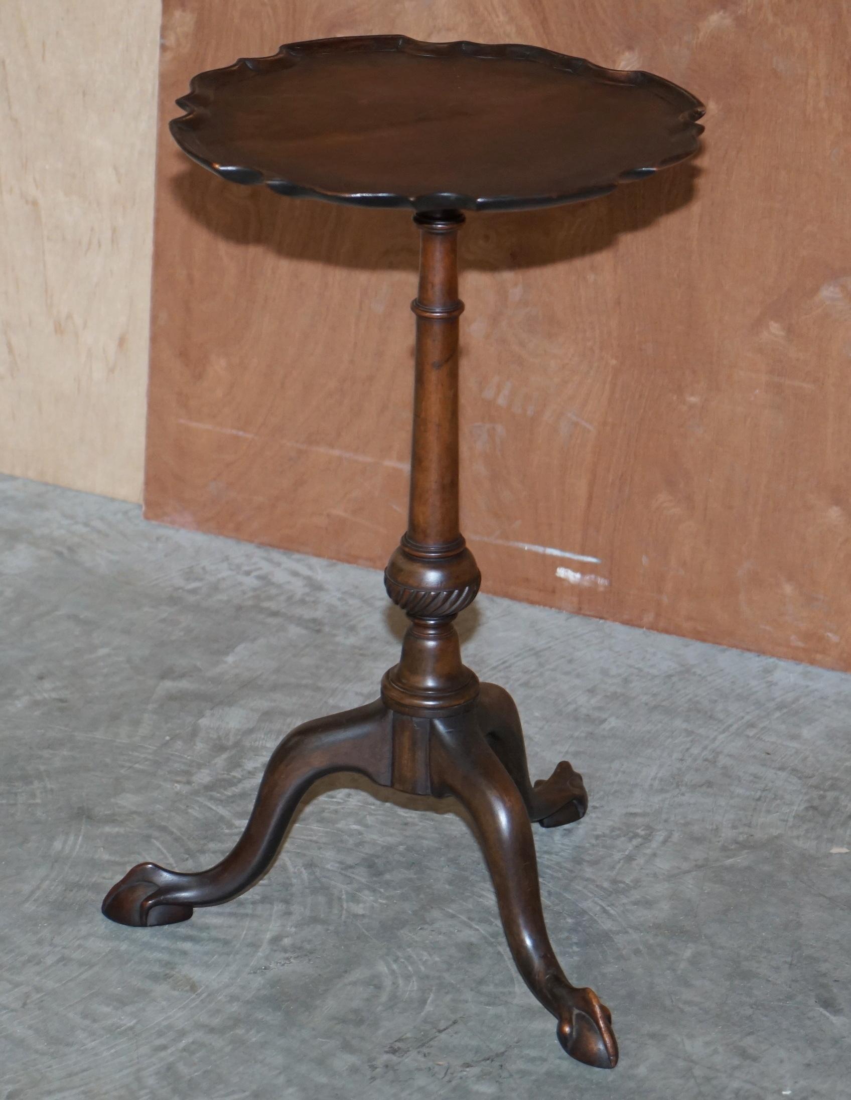Edwardian After Gillows of Lancaster Antique Hardwood Pie Crust Claw & Ball End Table For Sale