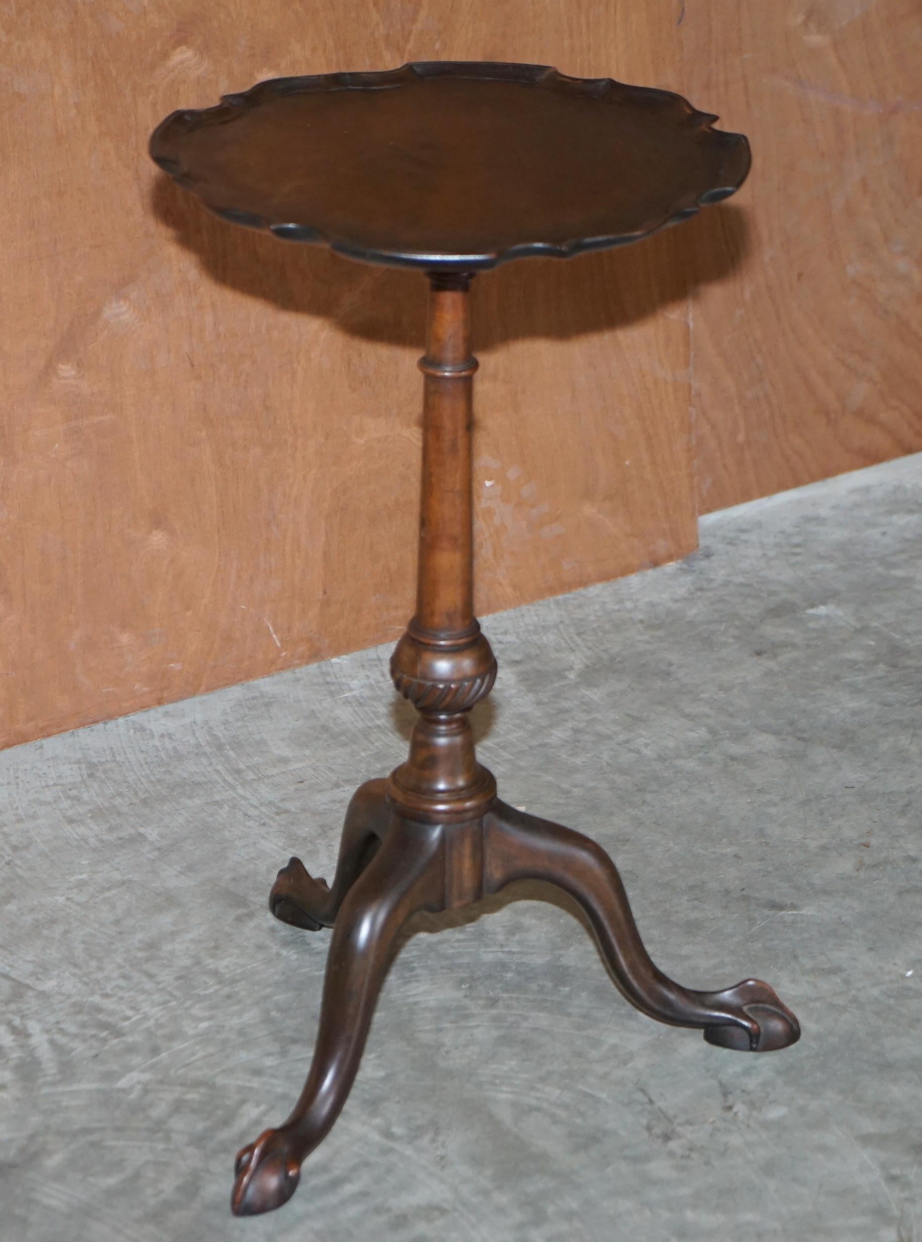 English After Gillows of Lancaster Antique Hardwood Pie Crust Claw & Ball End Table For Sale