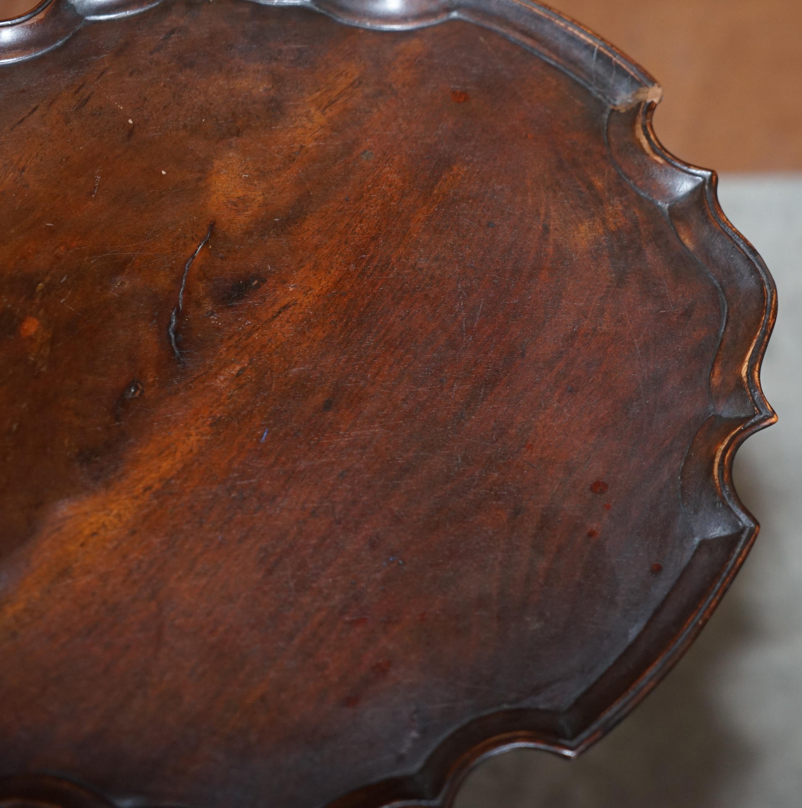 Table d'appoint en bois de feuillus ancien à griffes et boules d'après Gillows of Lancaster en vente 2