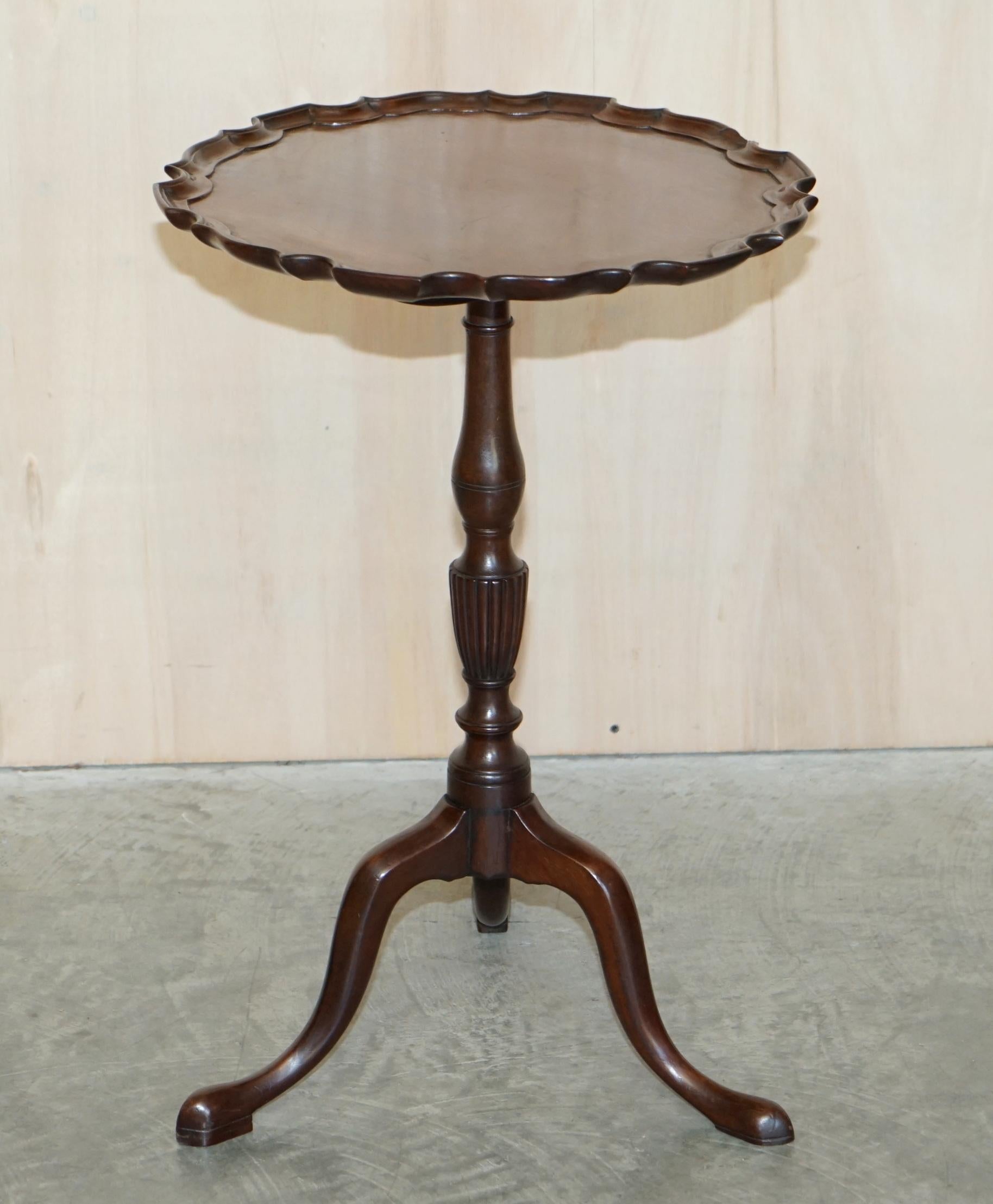 We are delighted to offer for sale this very fine antique mahogany pie crust edge tripod table after the original by Gillow's of Lancaster 

A very good looking well made and decorative piece, it sits beautifully in any setting and is very