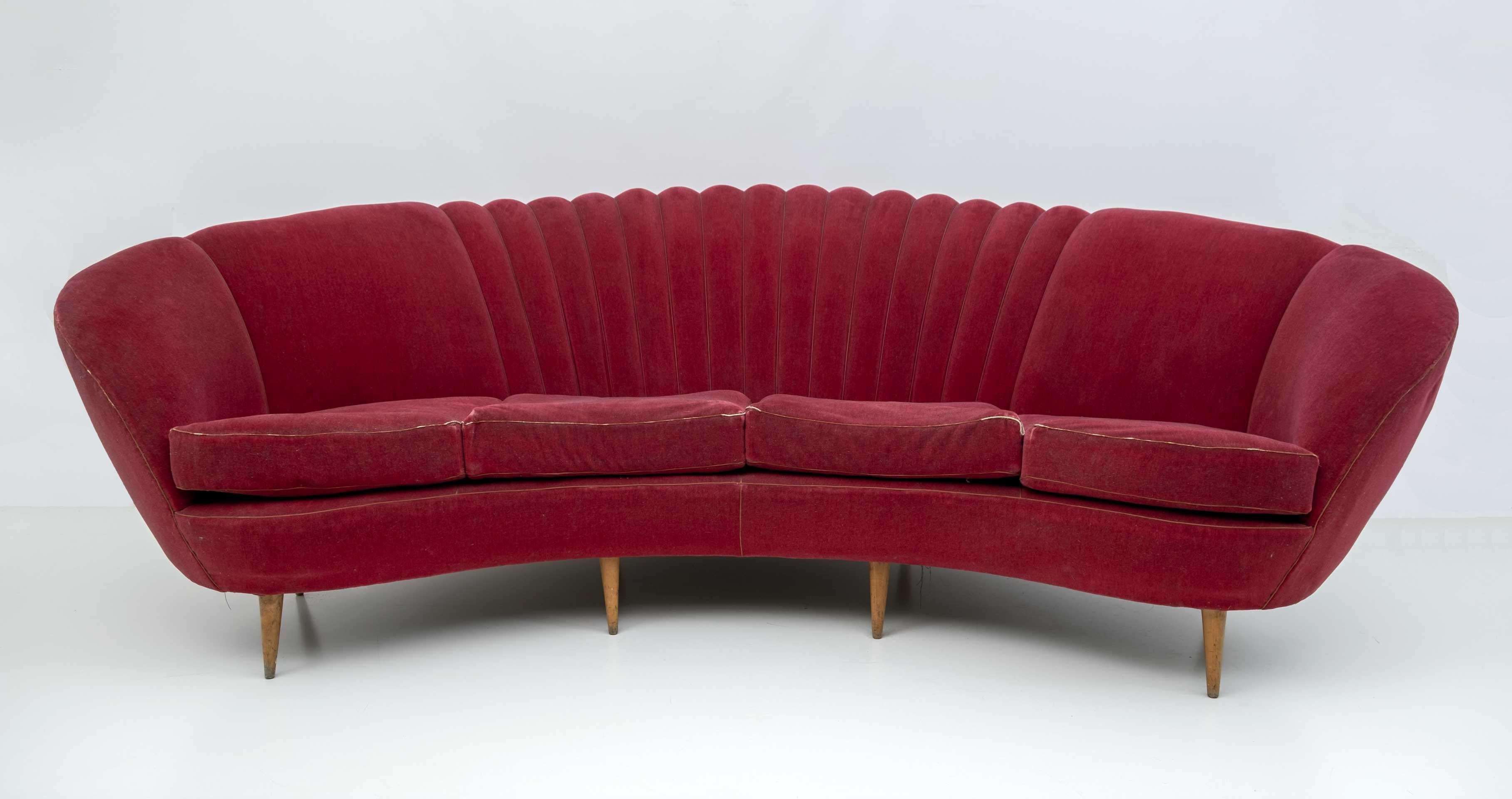 Nach Gio Ponti Mitte des Jahrhunderts Modernes italienisches geschwungenes Sofa von ISA Bergamo, 50er Jahre (Moderne der Mitte des Jahrhunderts) im Angebot