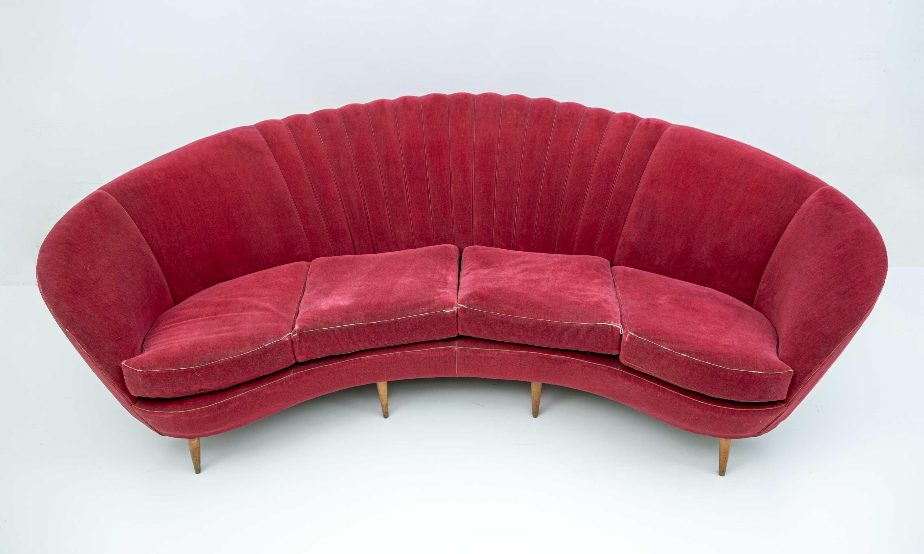 After Gio Ponti Mid-Century Modern Italian Curved Sofa by ISA Bergamo, 50s In Good Condition For Sale In Puglia, Puglia