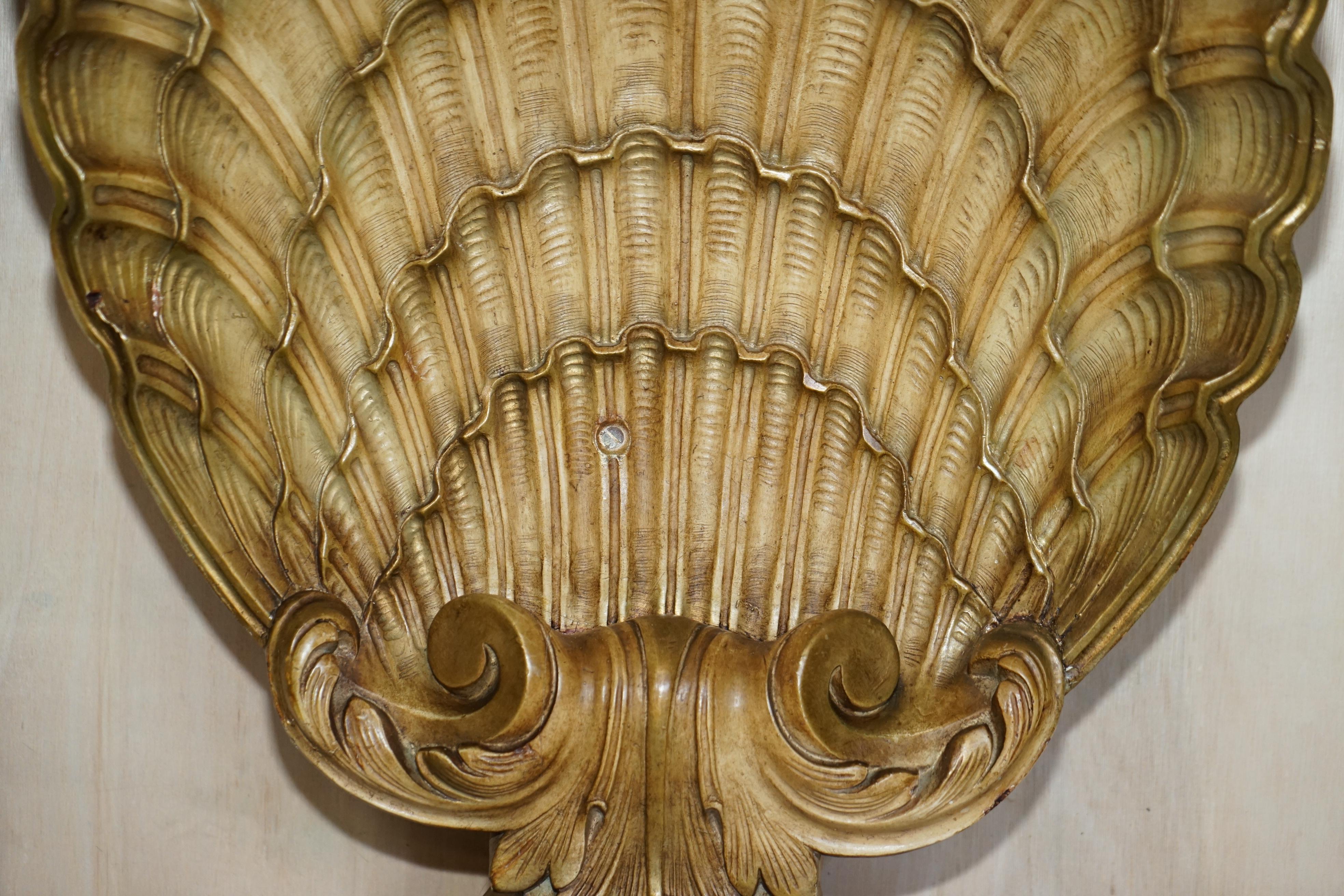 Milieu du XXe siècle Table console en plâtre doré d'après Groult Mid Century circa 1960 Sea Clamp Shell en vente