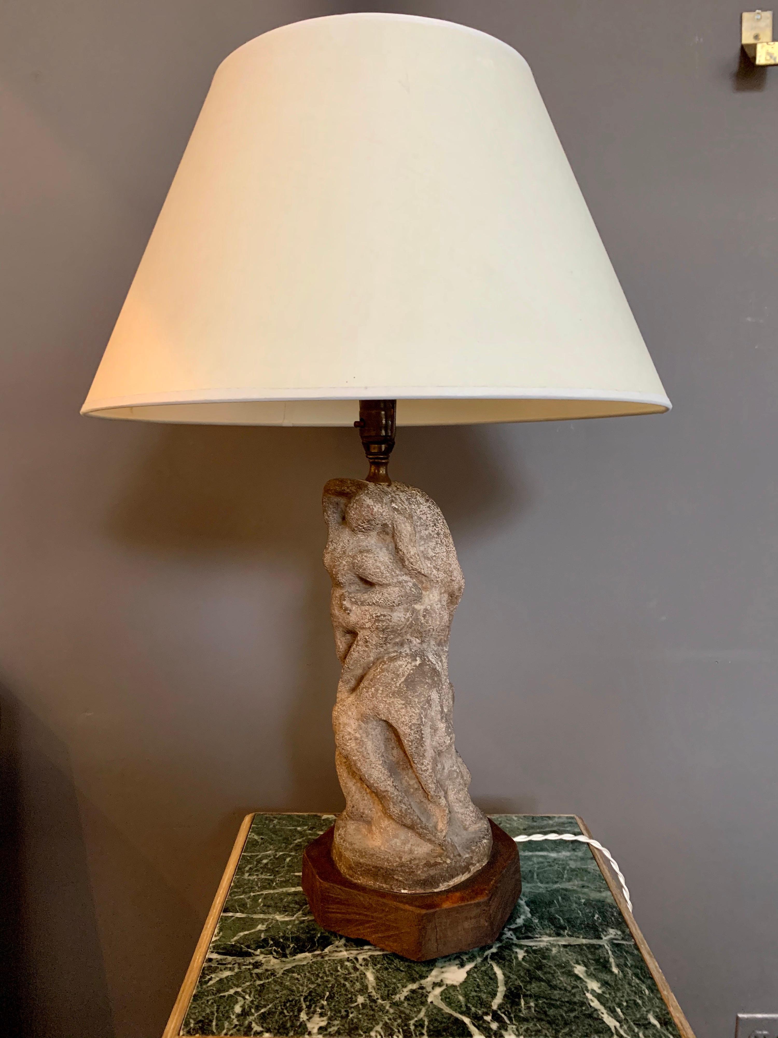 Brutalisme Lampe de bureau en pierre sculptée d'après H. Moore en vente