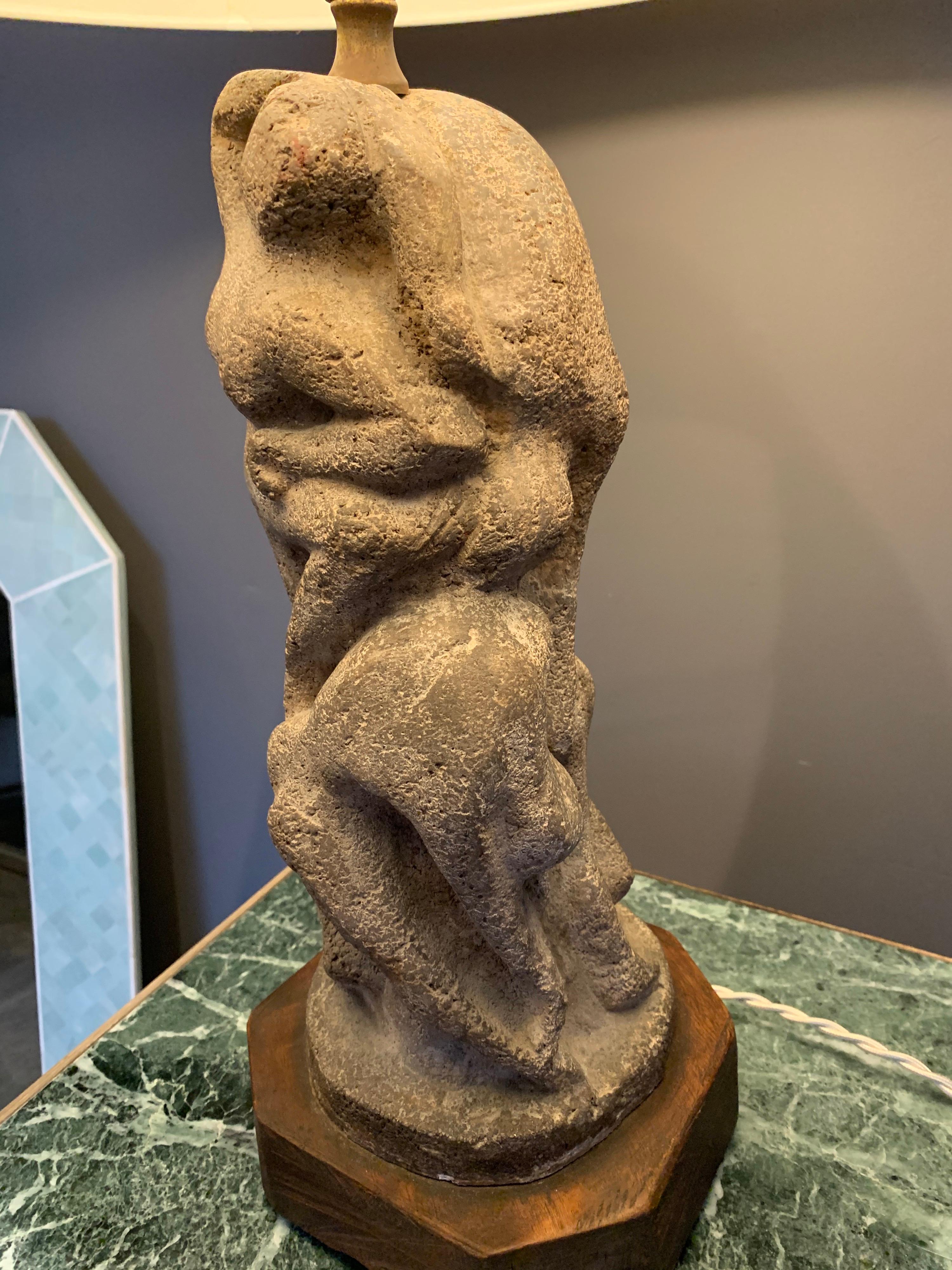 Lampe de bureau en pierre sculptée d'après H. Moore Bon état - En vente à East Hampton, NY