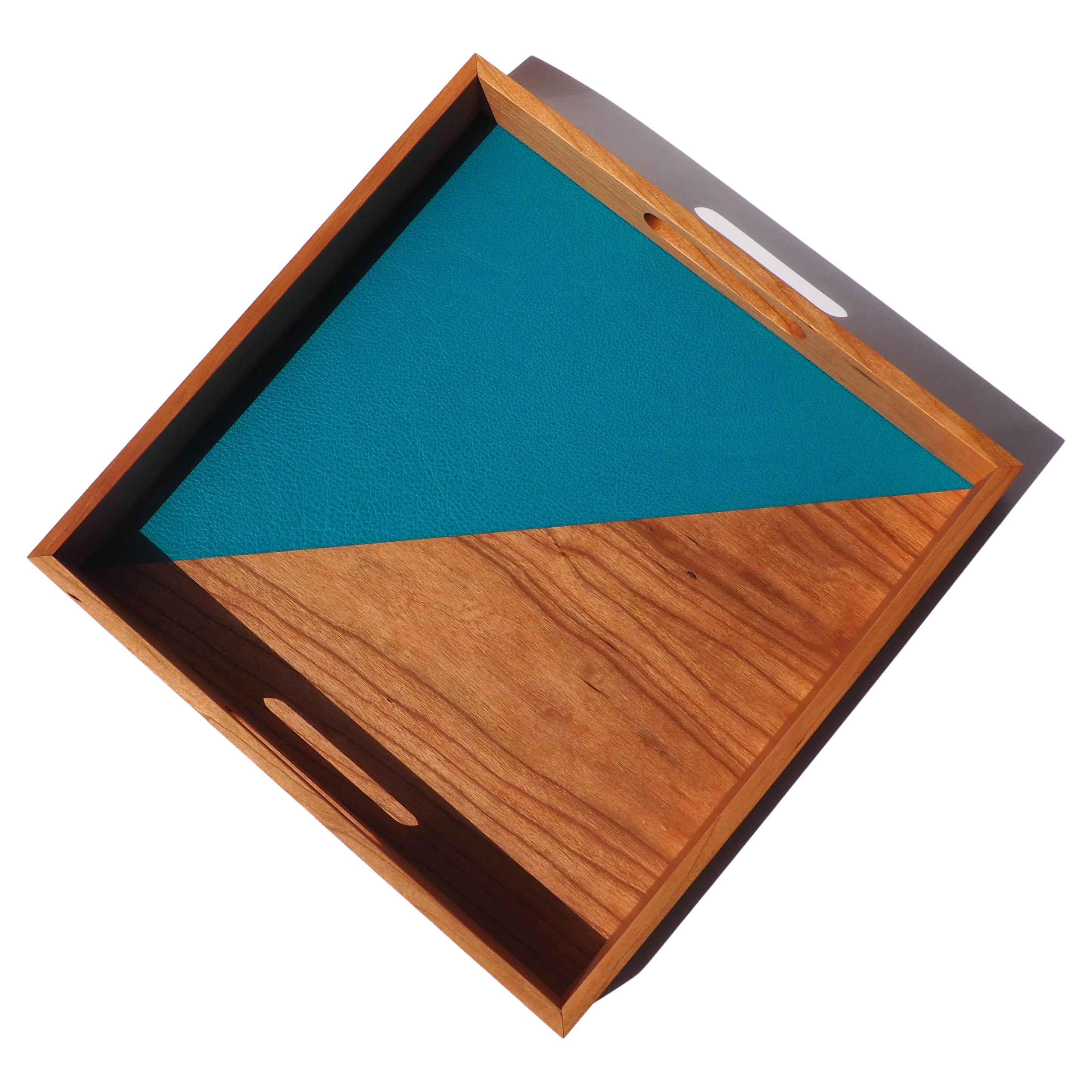 "After Hours" Zeitgenössisches quadratisches Tablett aus Holz und Leder von Atelier C.u.b.