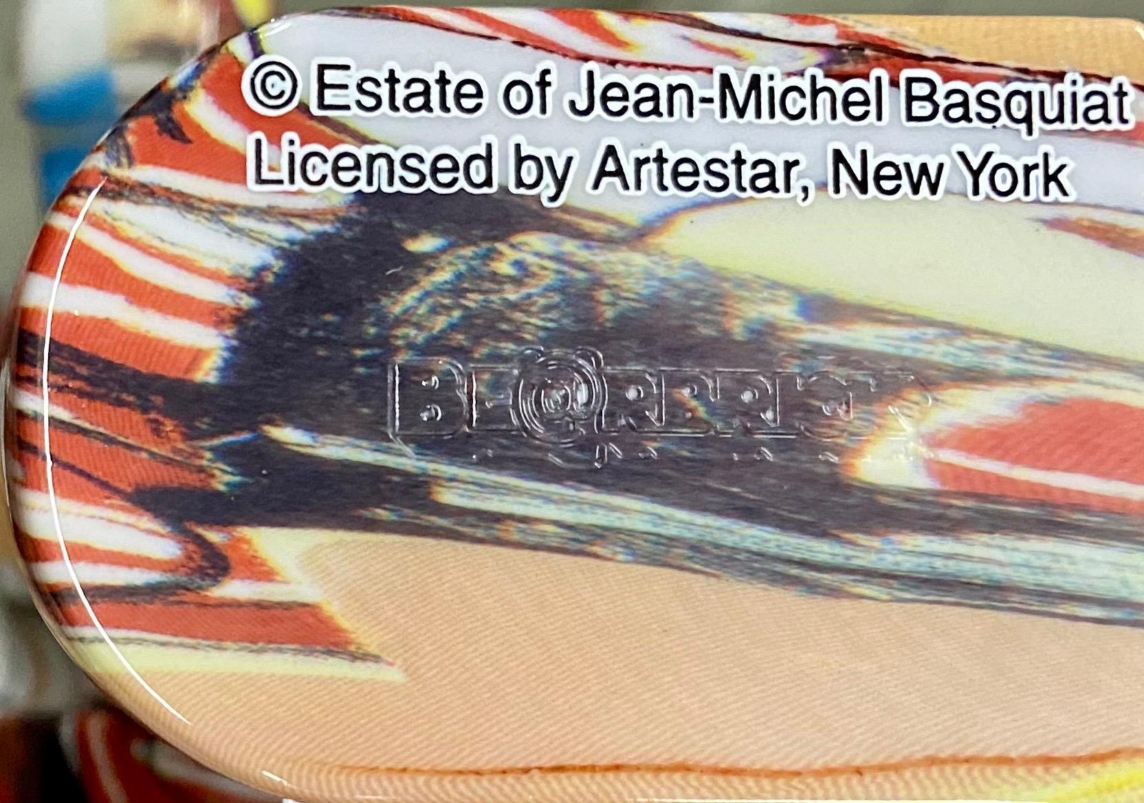 Jean-Michel Basquiat Bearbrick Vinyl Figures : Lot de deux (400% & 100%) :
Un objet de collection unique et intemporel, dont la marque et la licence ont été déposées par la succession de Jean-Michel Basquiat. L'objet de collection associé révèle des