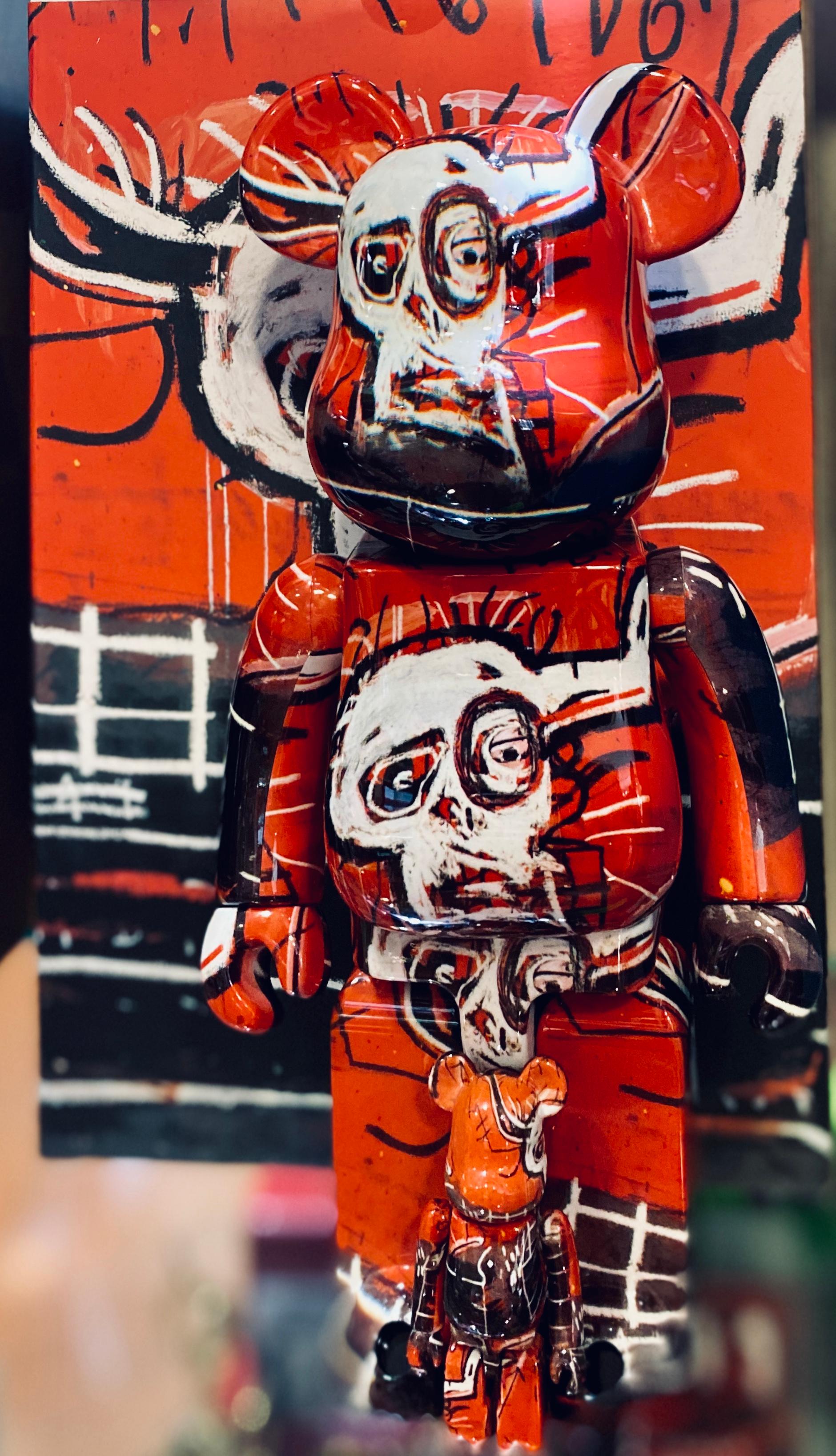 Jean-Michel Basquiat Bearbrick 400% Figuras: Conjunto de 4 obras (2018-2020:
Coleccionables Basquiat únicos e intemporales, todos ellos con marca registrada y licencia del Patrimonio de Jean-Michel Basquiat. Las figuras asociadas revelan la obra de