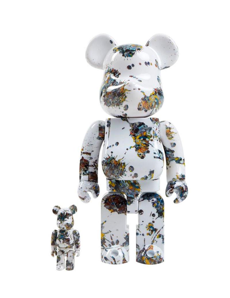 BEARBRICK - JACKSON POLLOCK (V3) SPLASH 400% & 100%
Date of creation: 2021
Medium: Vinyl figure
Edition: Open
Size: 28 x 10 x 10 cm
Condition: In mint conditions, inside its original package
Observations:
Vinyl figure published in 2021 by Medicom