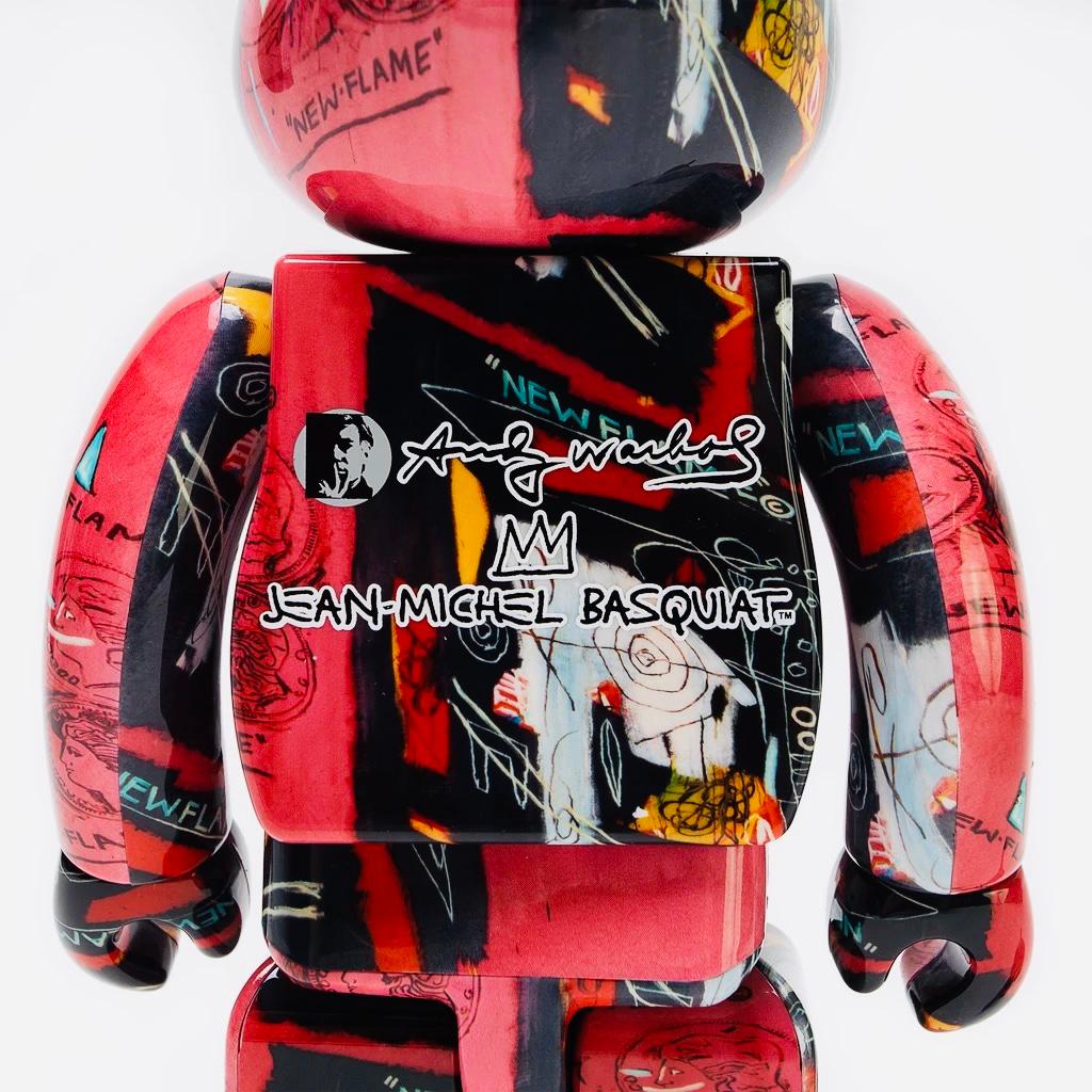 Andy Warhol, Jean-Michel Basquiat figurines en vinyle Bearbrick : Lot de deux (400% & 100%) 
Une pièce de collection unique et intemporelle sous la marque et la licence de la succession de Jean-Michel Basquiat et Andy Warhol. La pièce de collection