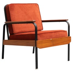 Fauteuil français en bois et métal du mi-siècle moderne d'après Jean Prouve